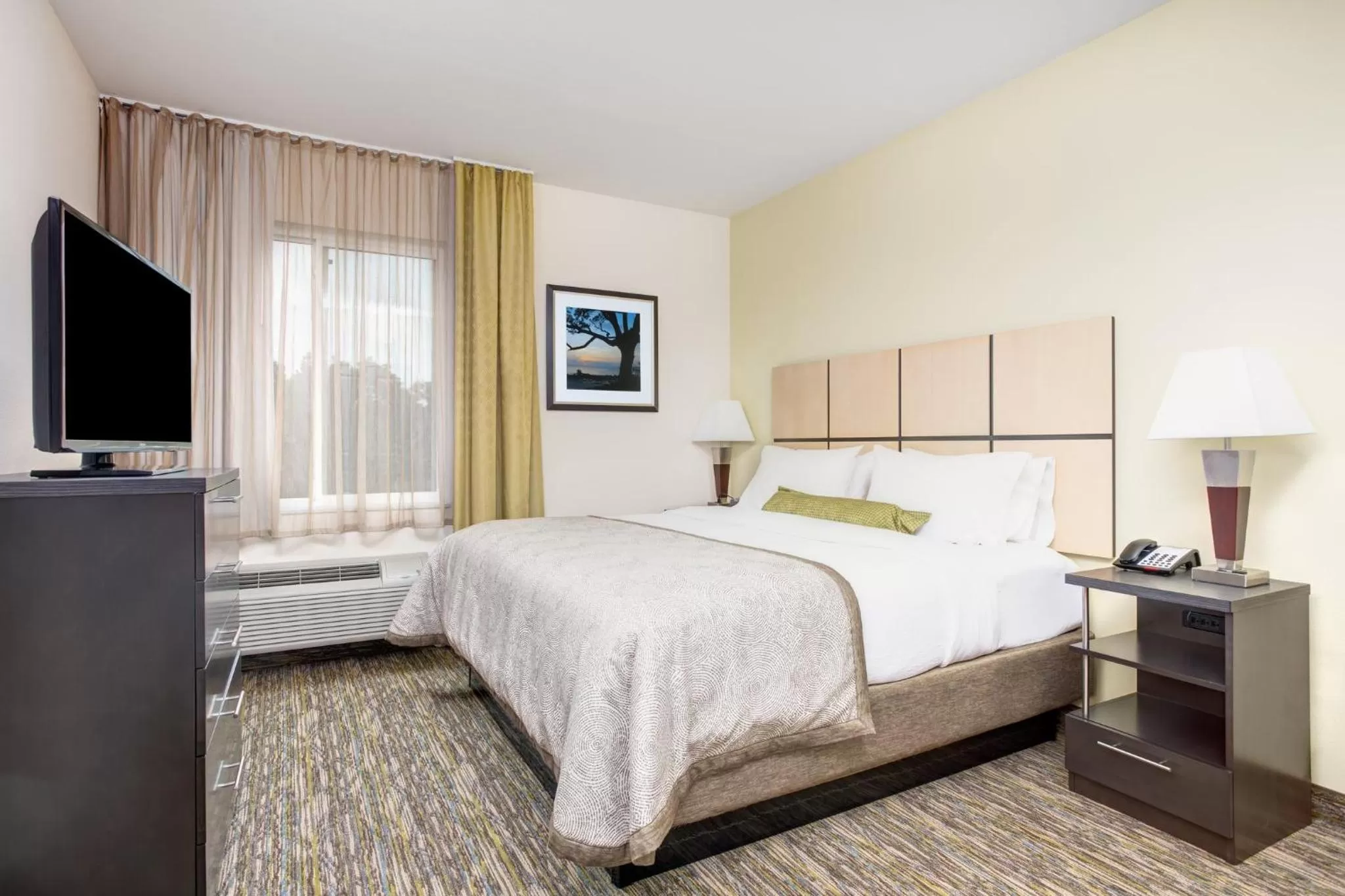 Bedroom, Bed in Candlewood Suites Cut Off - Galliano by IHG