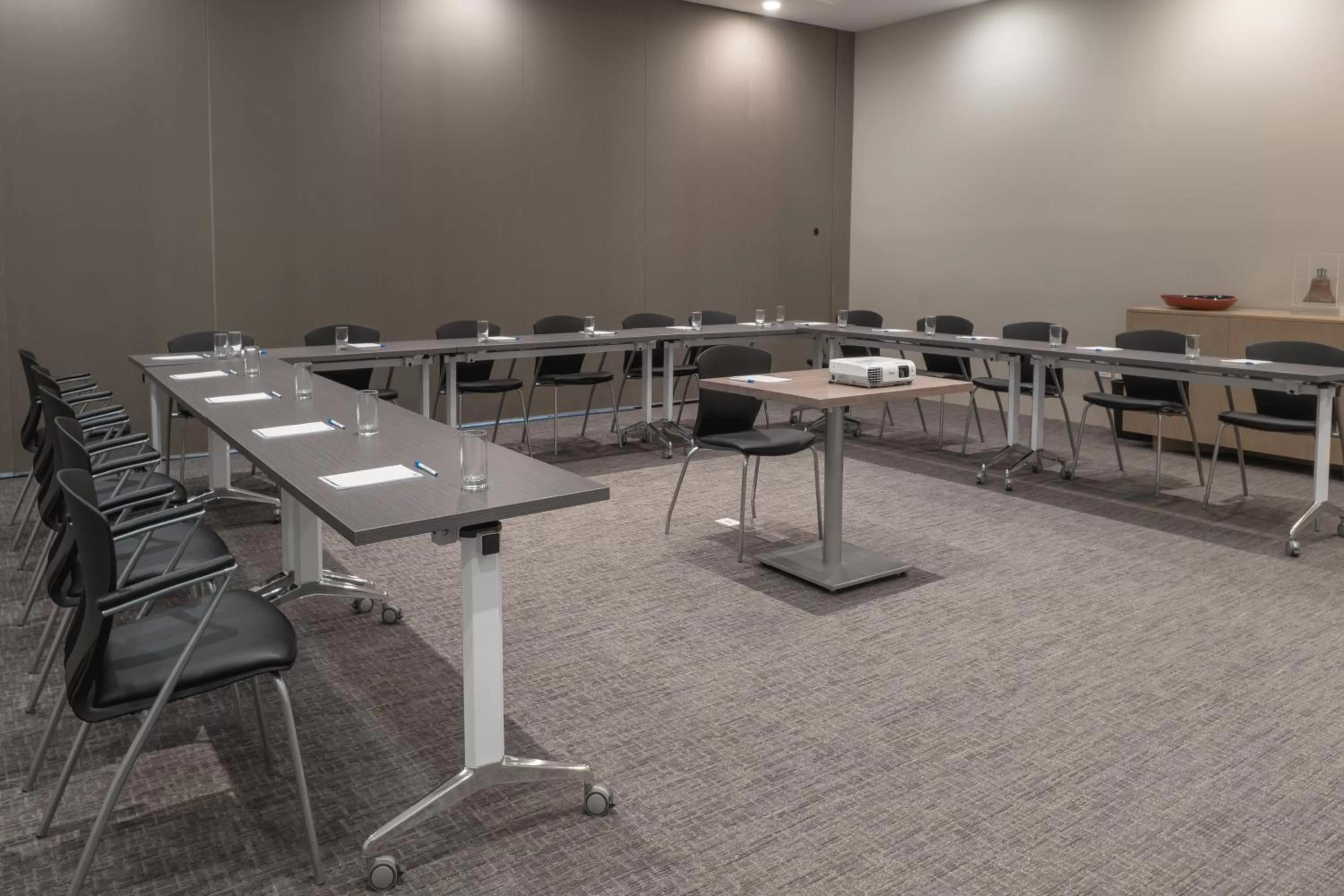 Meeting/conference room in Holiday Inn Express & Suites Silao Aeropuerto Terminal by IHG