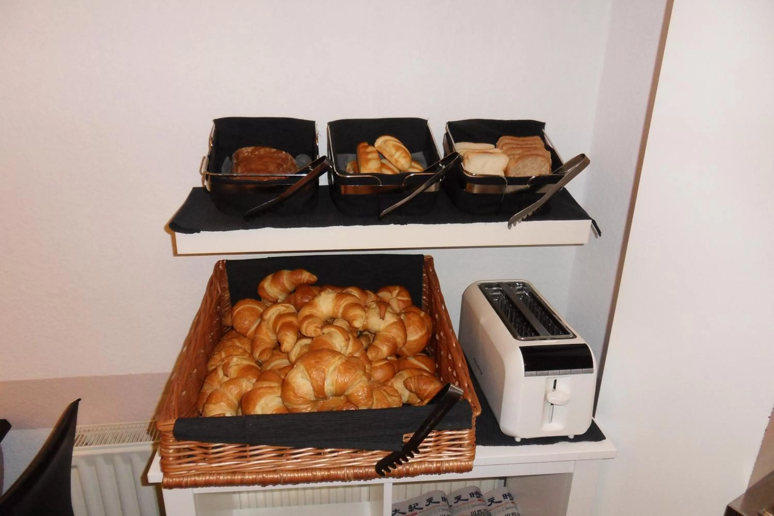 Restaurant/places to eat in Carlton Hotel