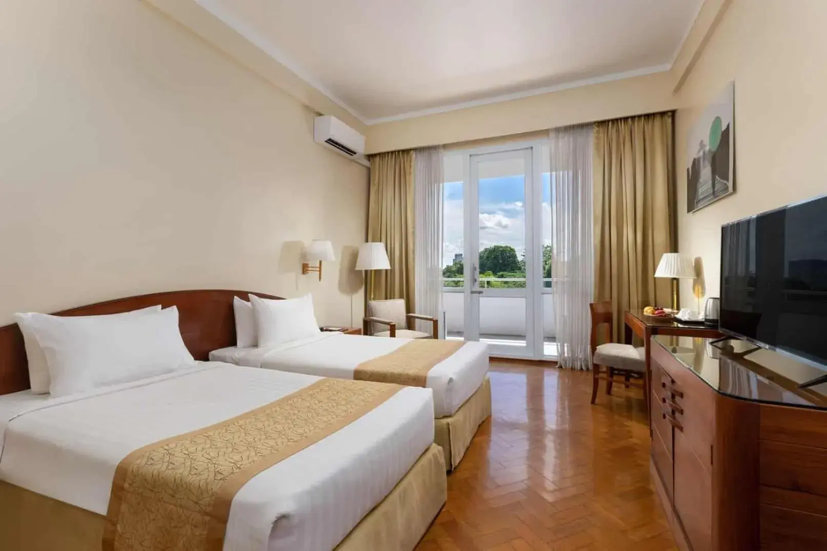 Superior Twin Room in Inya Lake Hotel Yangon Superior Twin Room in Inya Lake Hotel Yangon