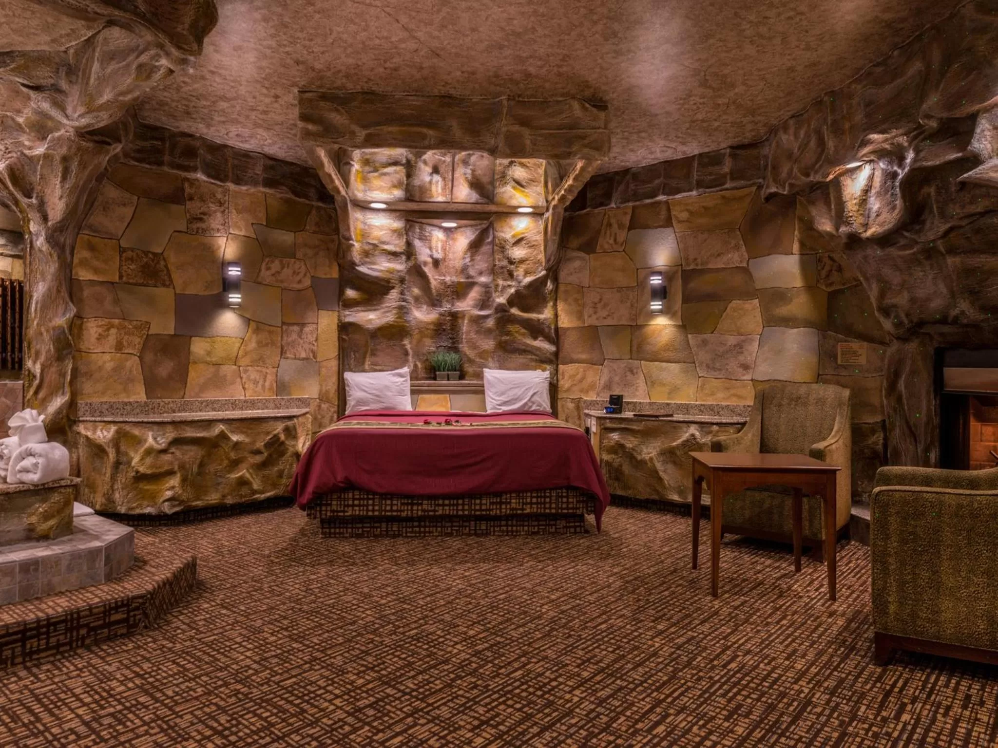 Bed in Inn of The Dove Romantic Luxury & Business Suites