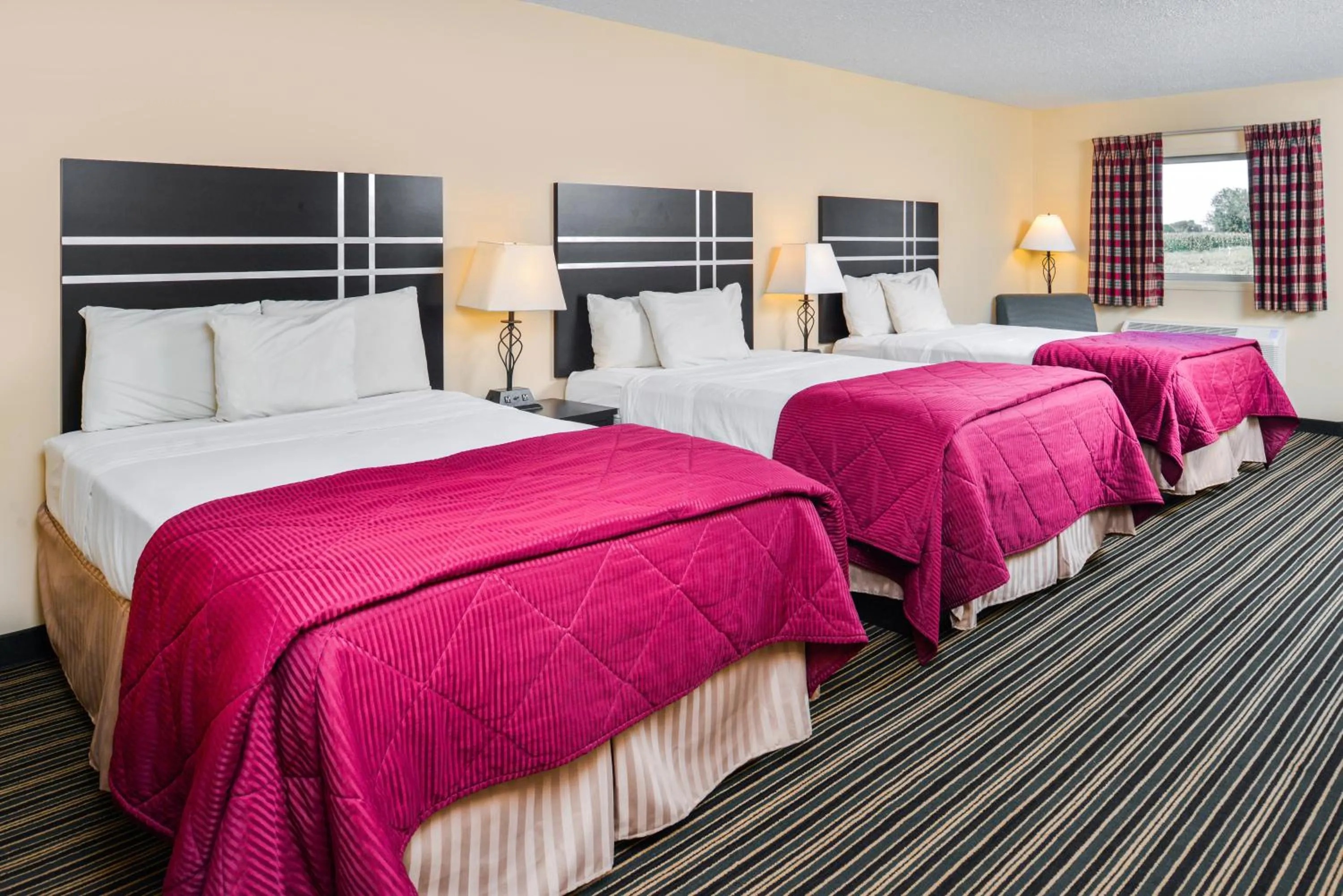 Bed in Soudersburg Inn & Suites Lancaster