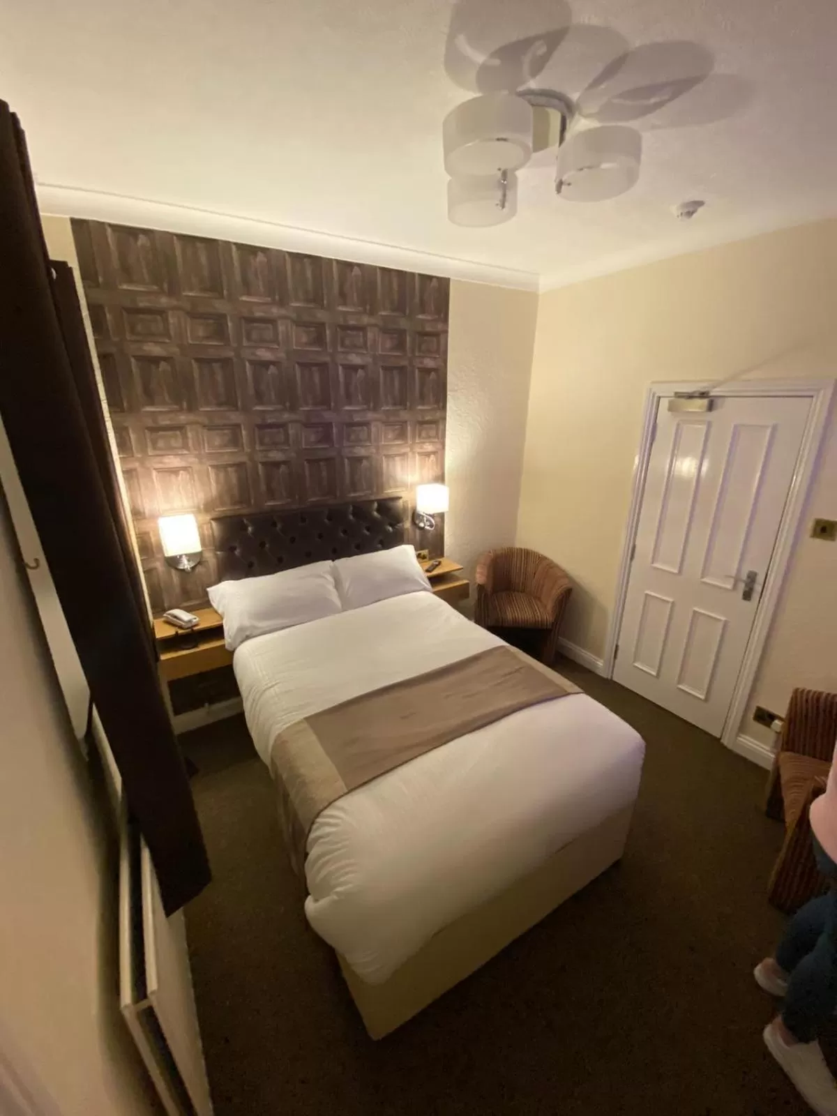 Bedroom, Bed in The Redwell Inn