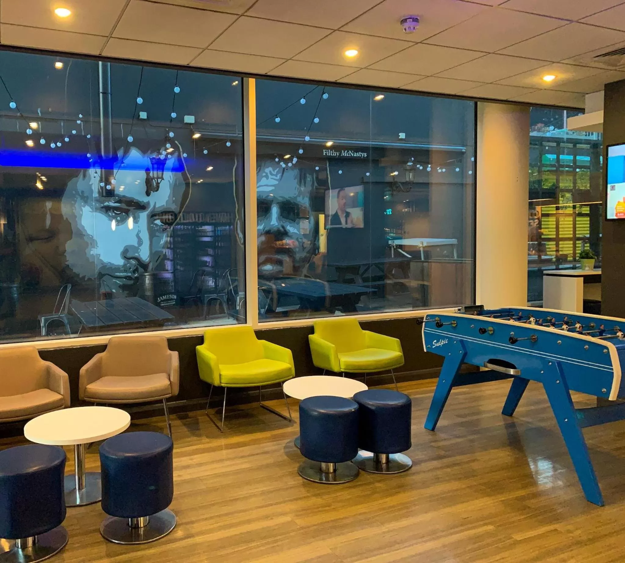 Lounge or bar in ibis budget Belfast City Centre