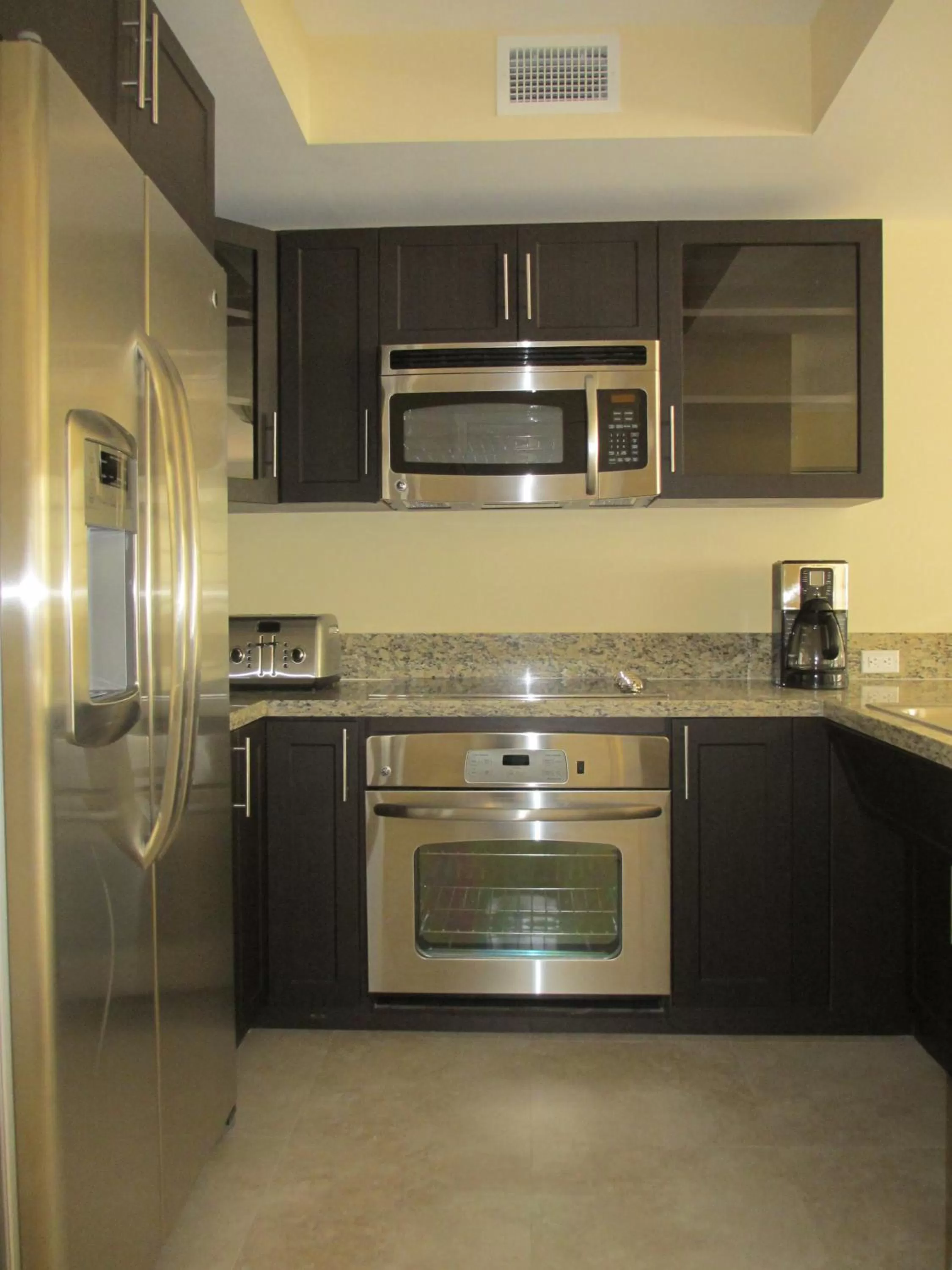 Kitchen or kitchenette in Westover Arms Hotel