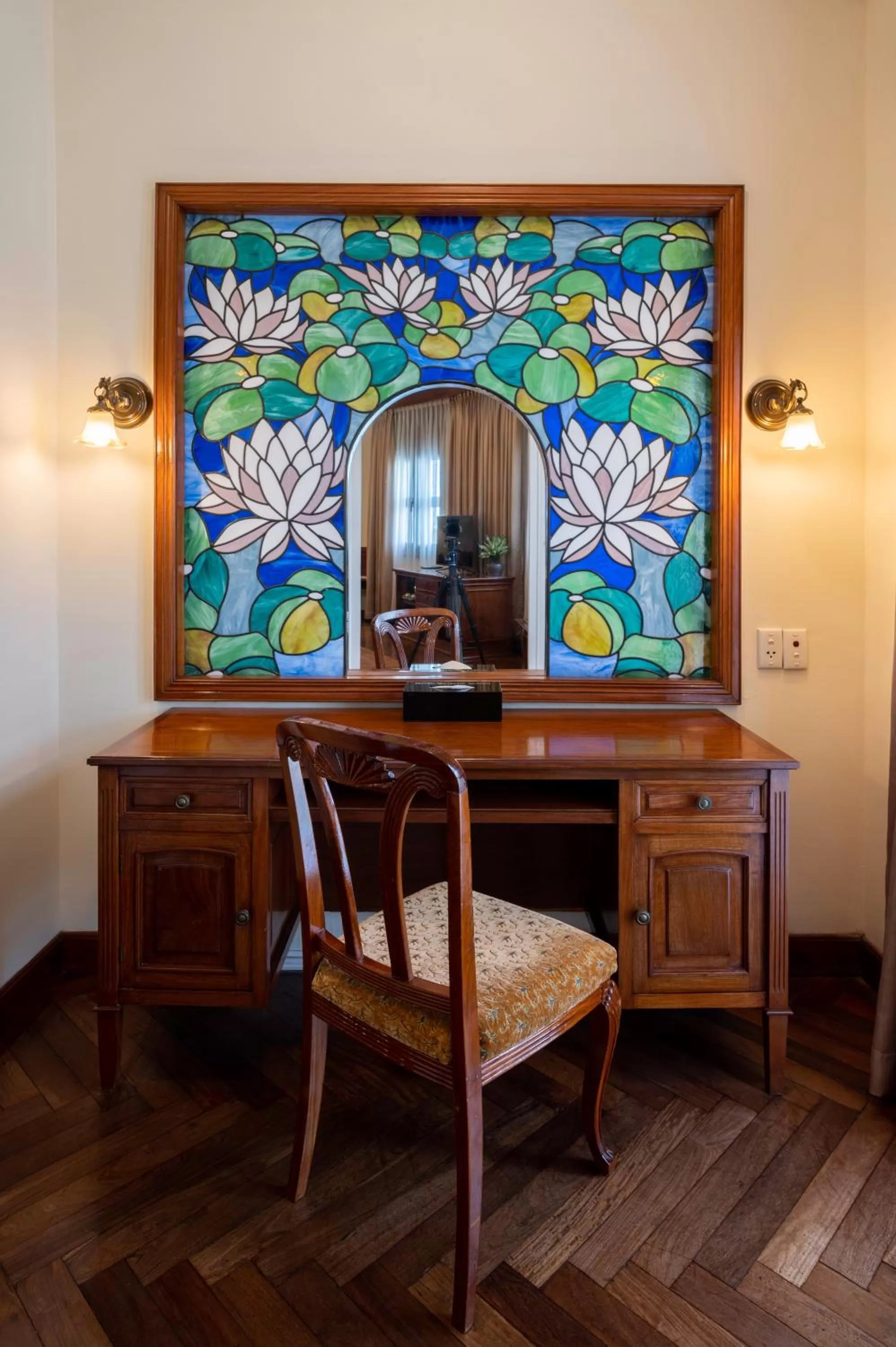 Living room in Hotel Majestic Saigon