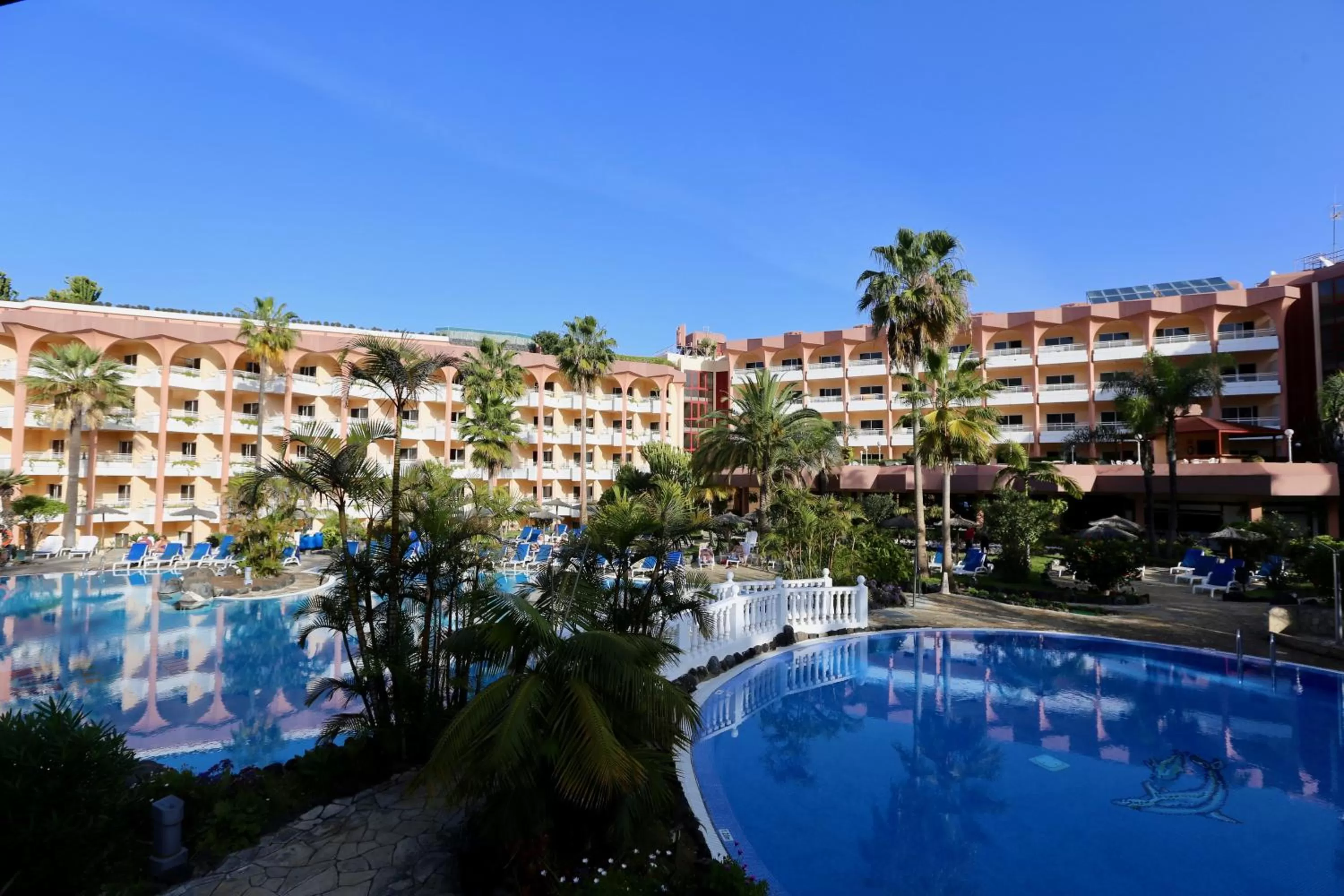 Swimming pool in Hotel Puerto Palace