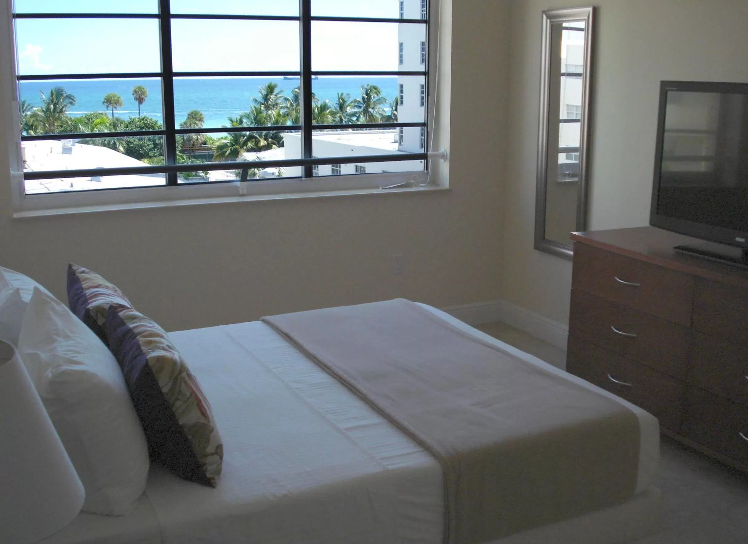 Bed in Westover Arms Hotel