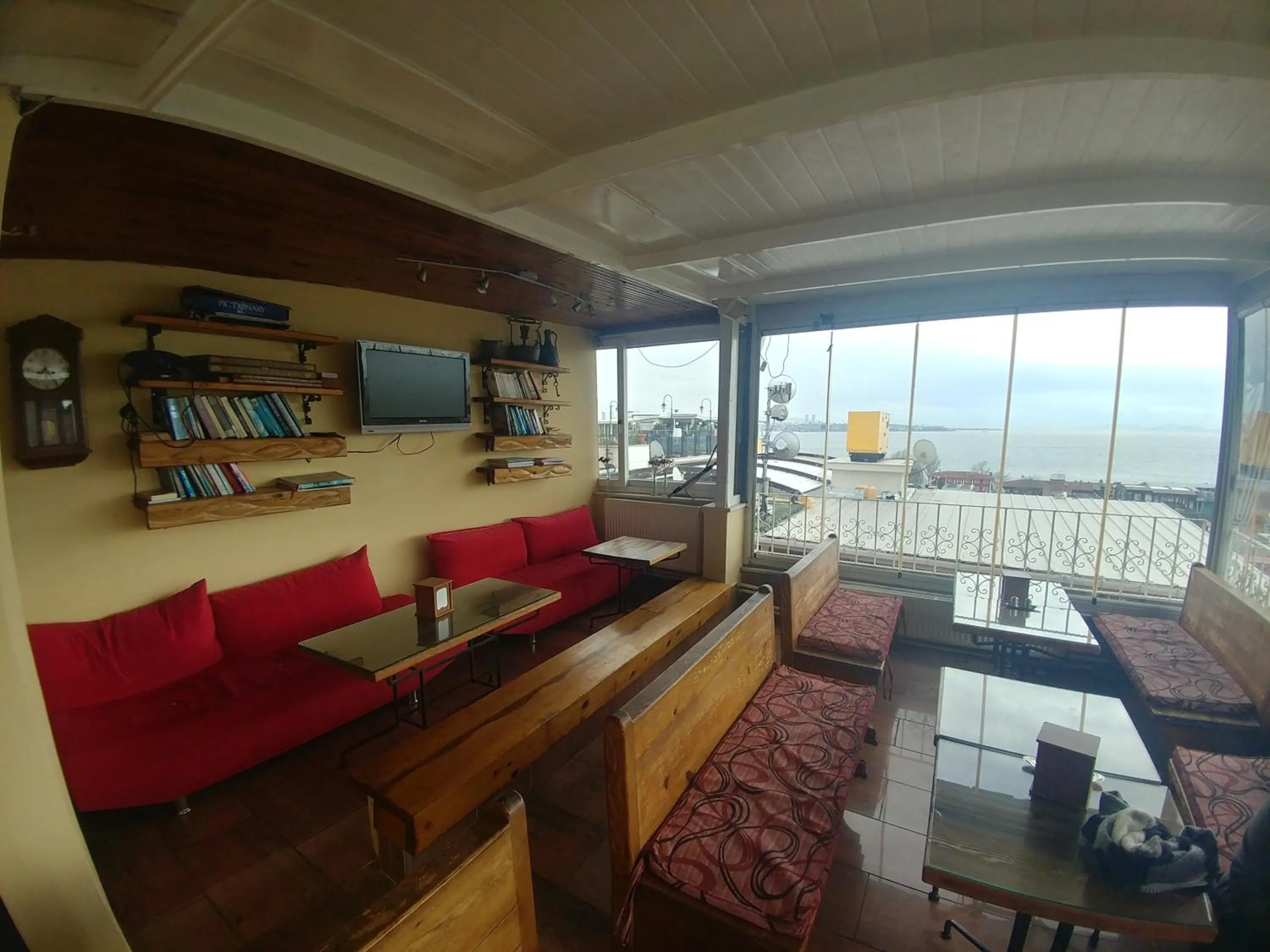 Restaurant/places to eat in Antique Hostel