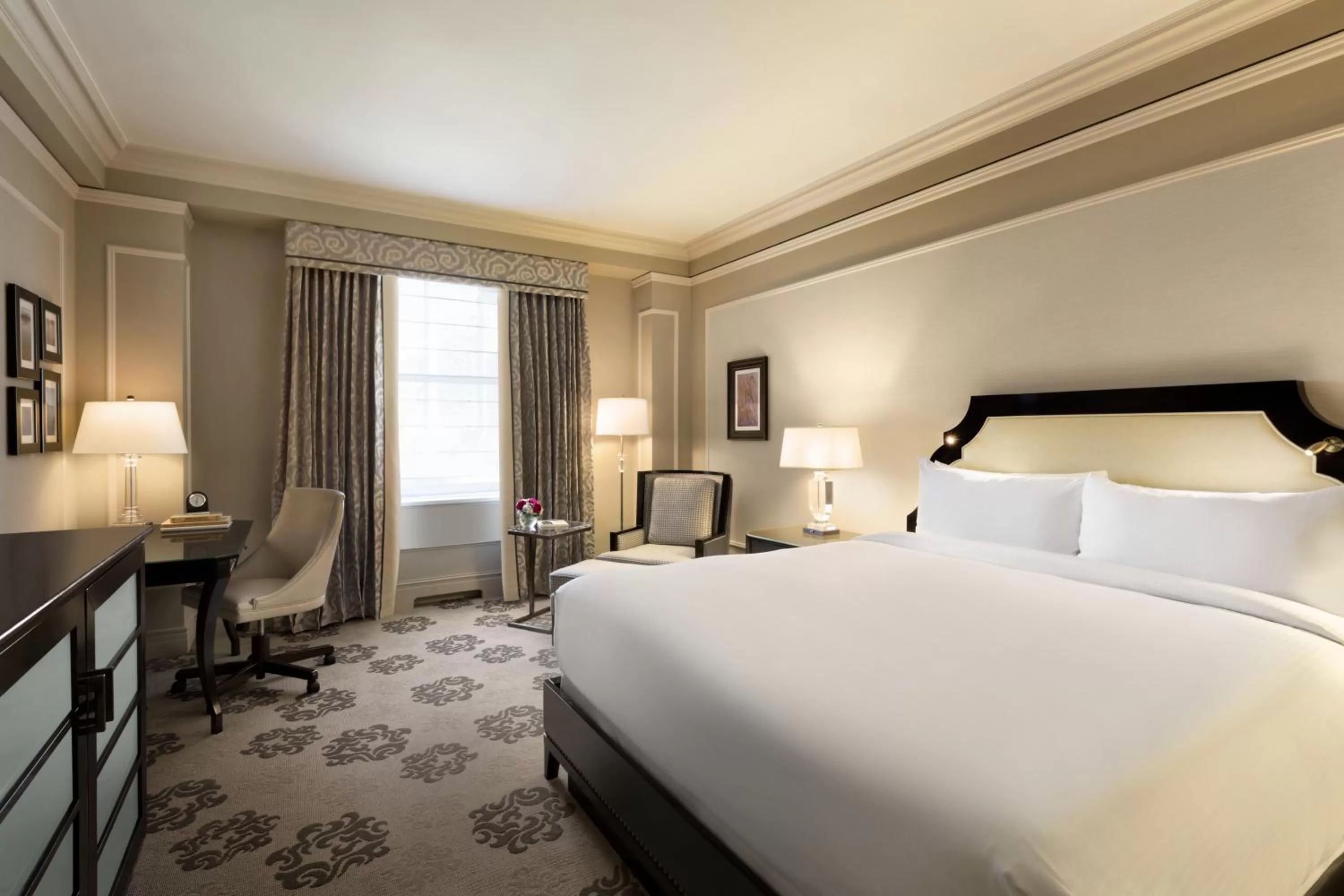 Photo of the whole room, Bed in Fairmont Hotel Vancouver