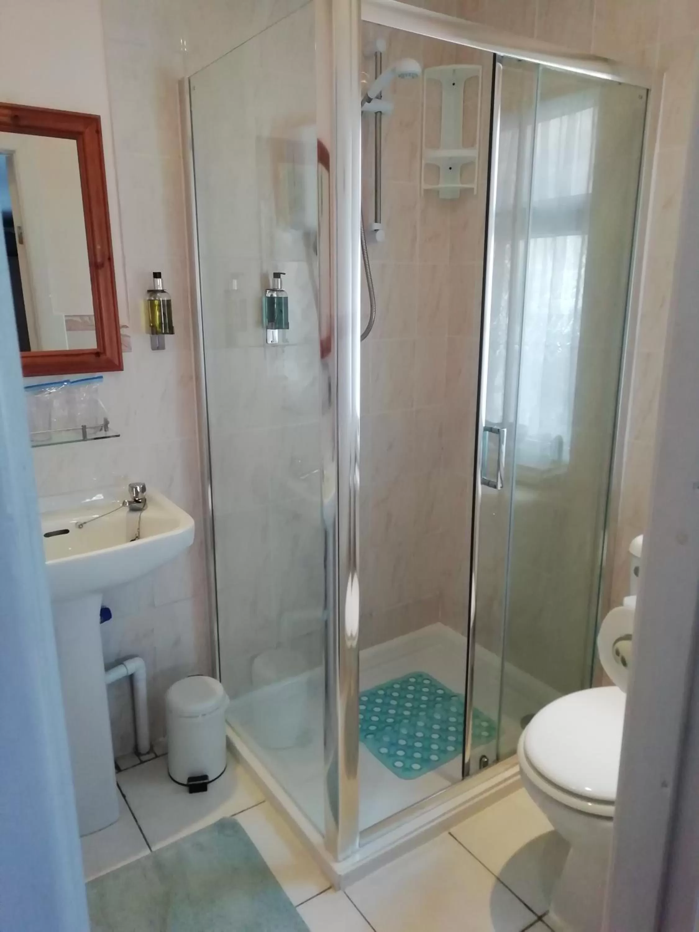 Bathroom in Shirley Heights Hotel