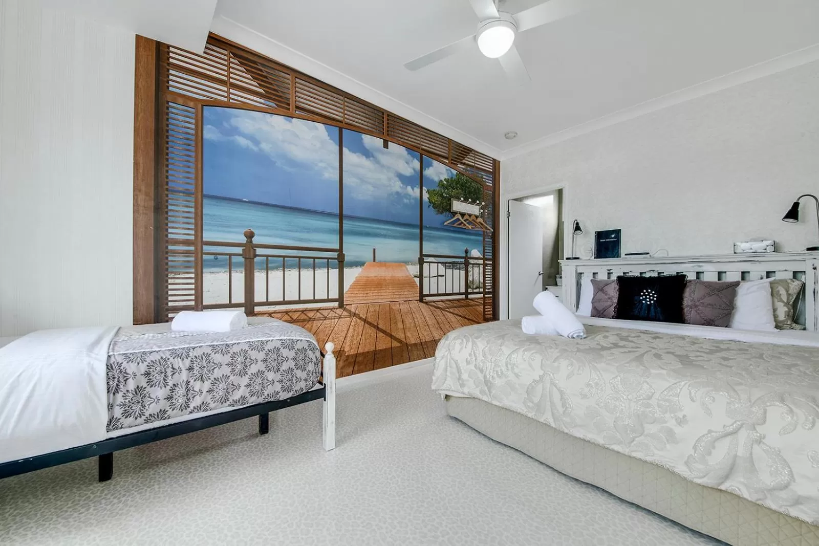 Bedroom, Bed in Coral Inn Boutique Motel