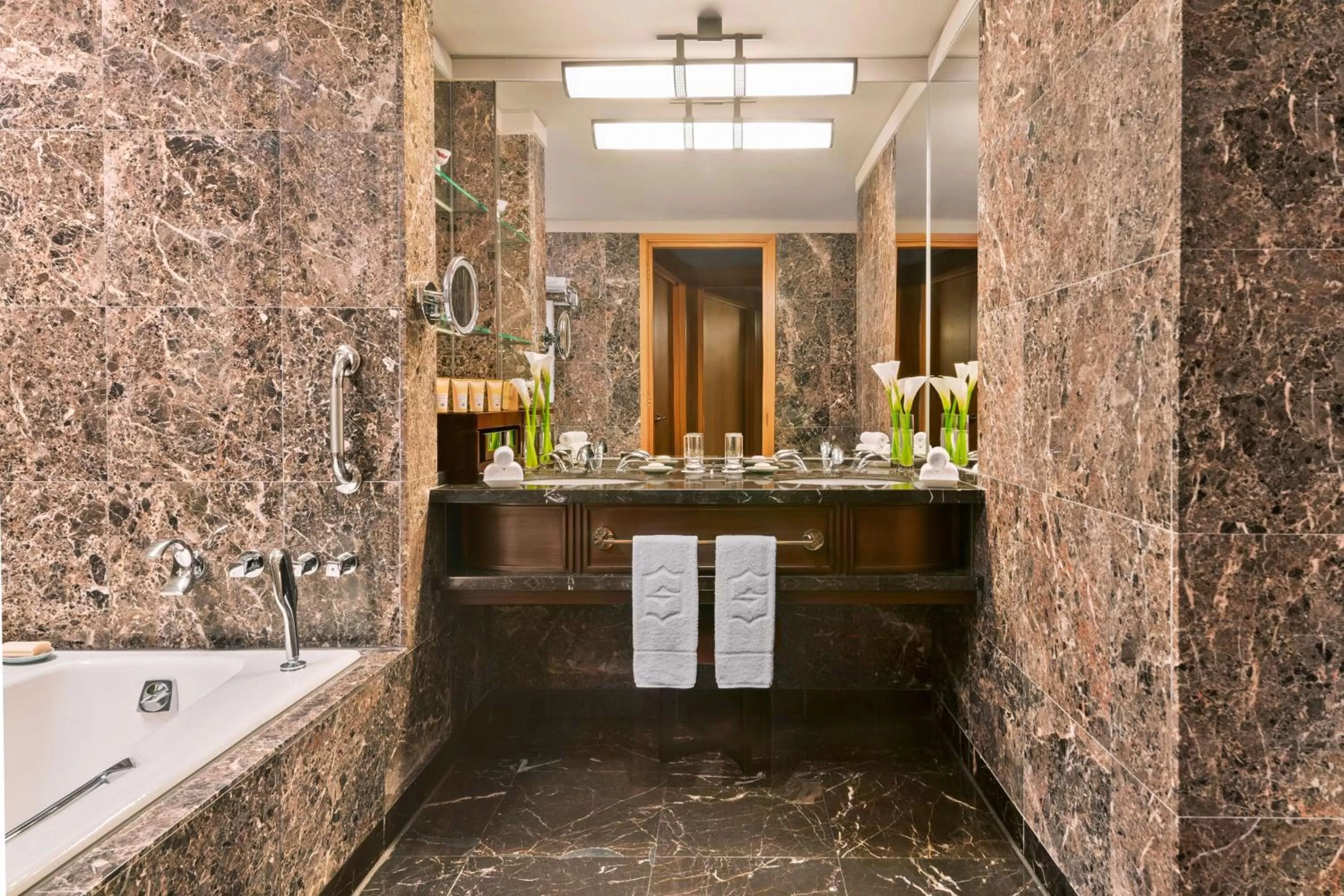 Bathroom in Shangri-La Far Eastern, Taipei