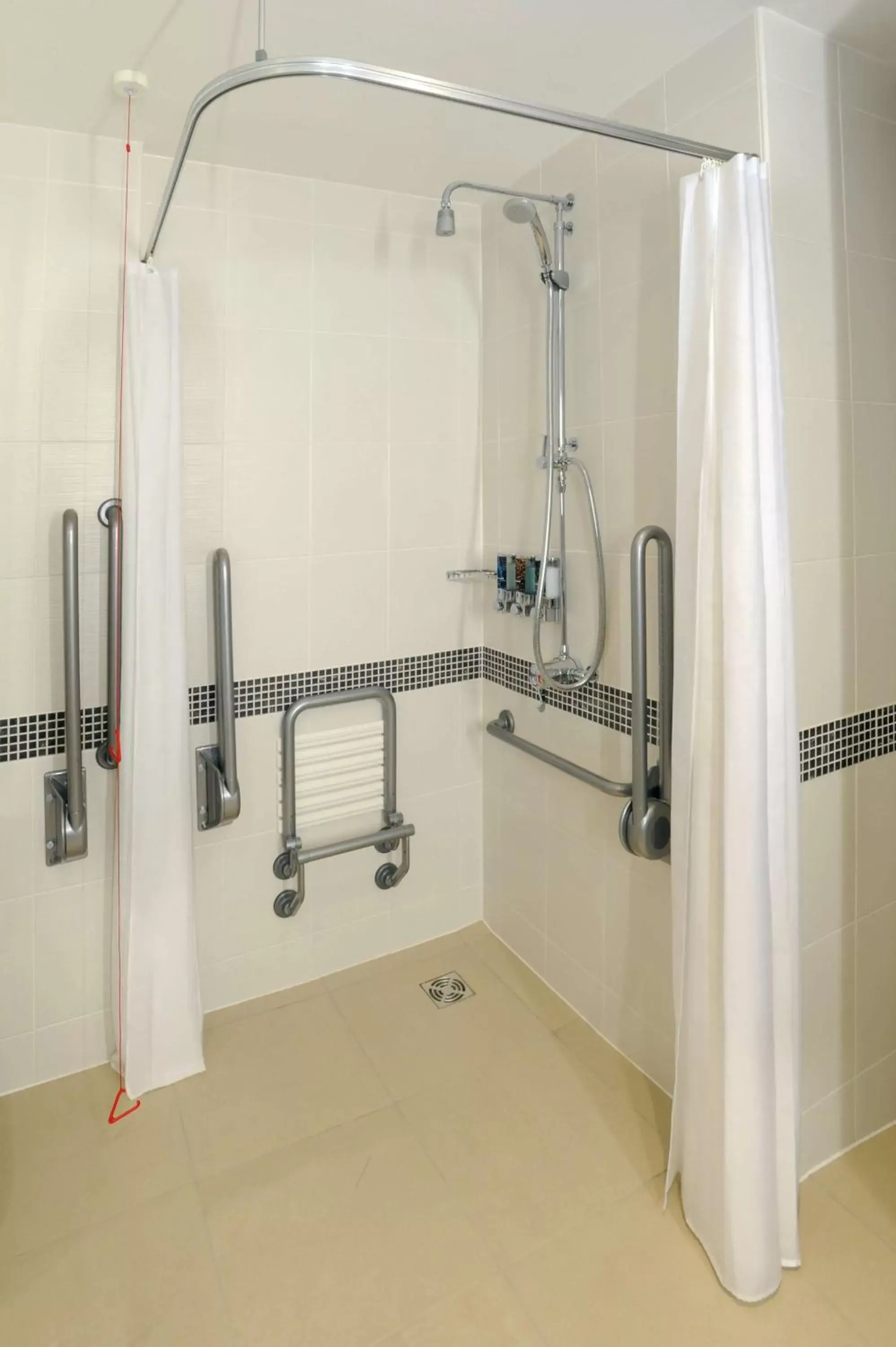 Queen Room Hearing Accessible - Roll In Shower in Hampton by Hilton Sheffield Queen Room Hearing Accessible - Roll In Shower in Hampton by Hilton Sheffield
