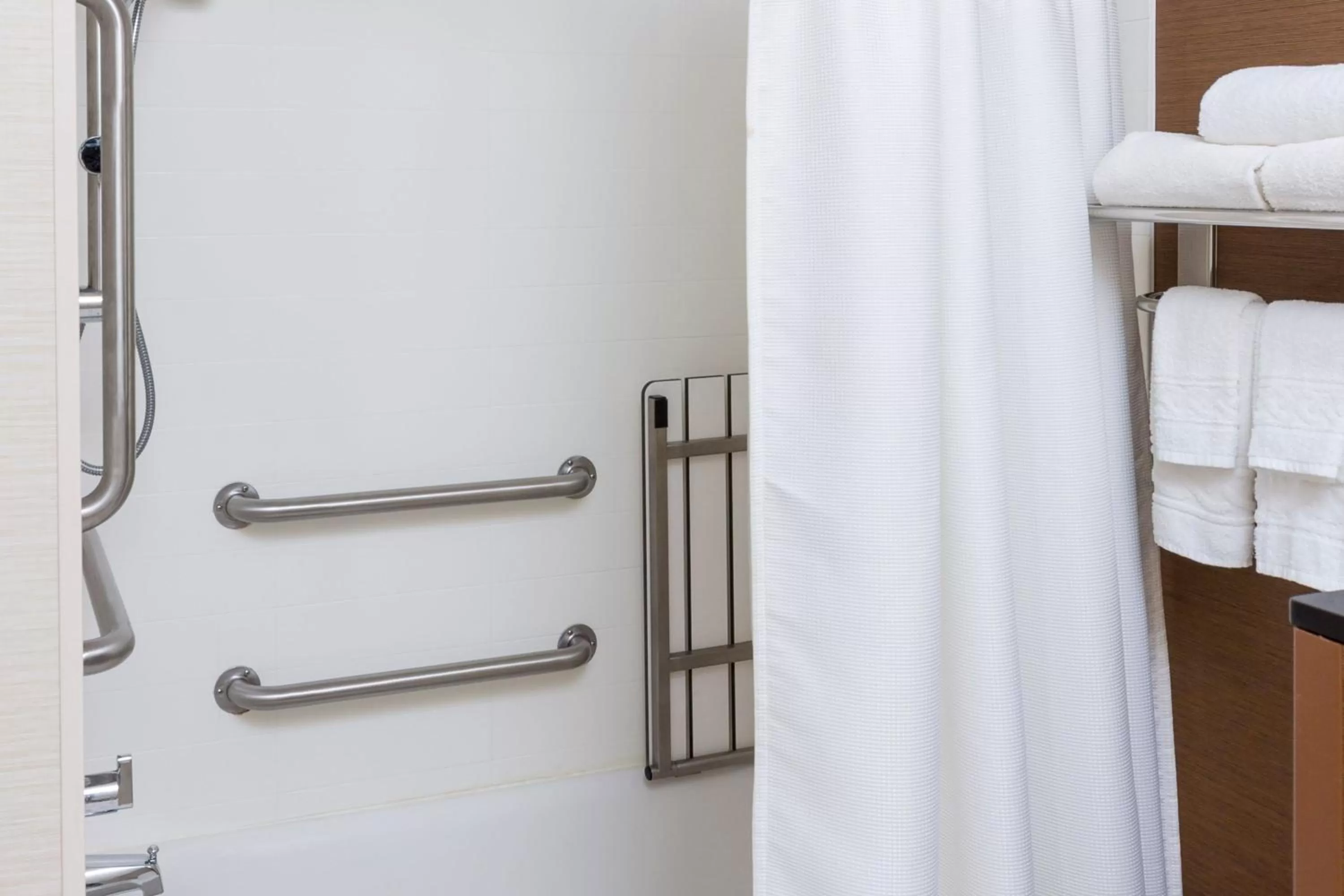 Bathroom, Bed in Fairfield Inn & Suites by Marriott Galesburg