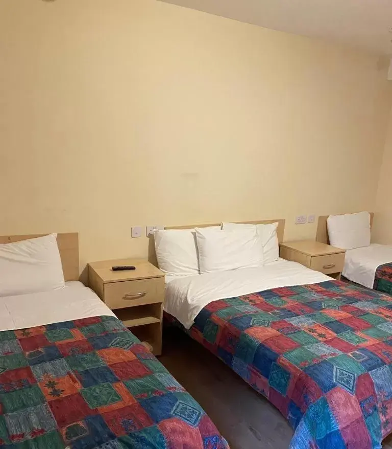 Quadruple Room with Private Bathroom in Seven Dials Hotel Quadruple Room with Private Bathroom in Seven Dials Hotel