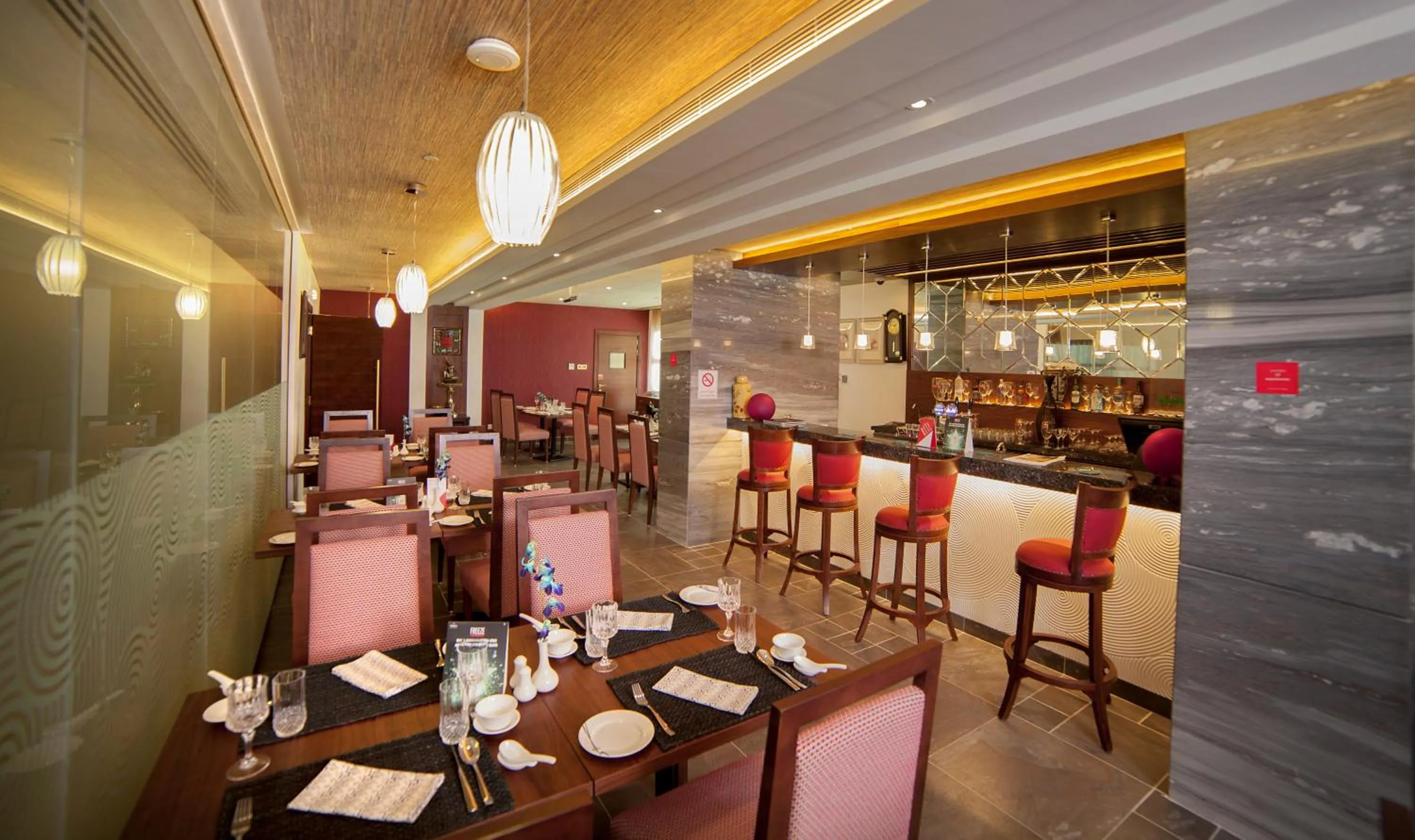 Restaurant/places to eat in Raviz Center Point Hotel