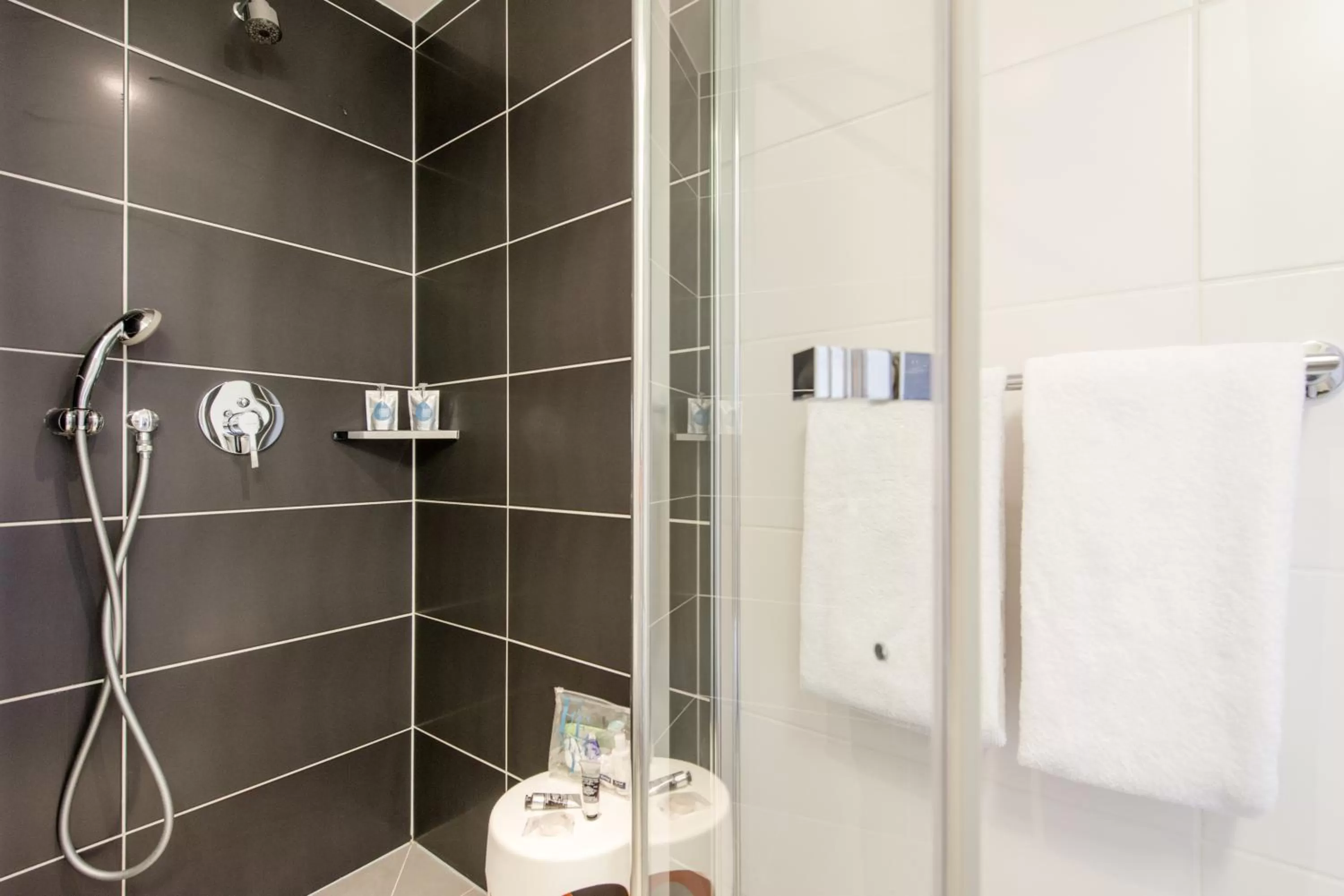 Bathroom in ibis Styles La Rochelle Centre les Minimes