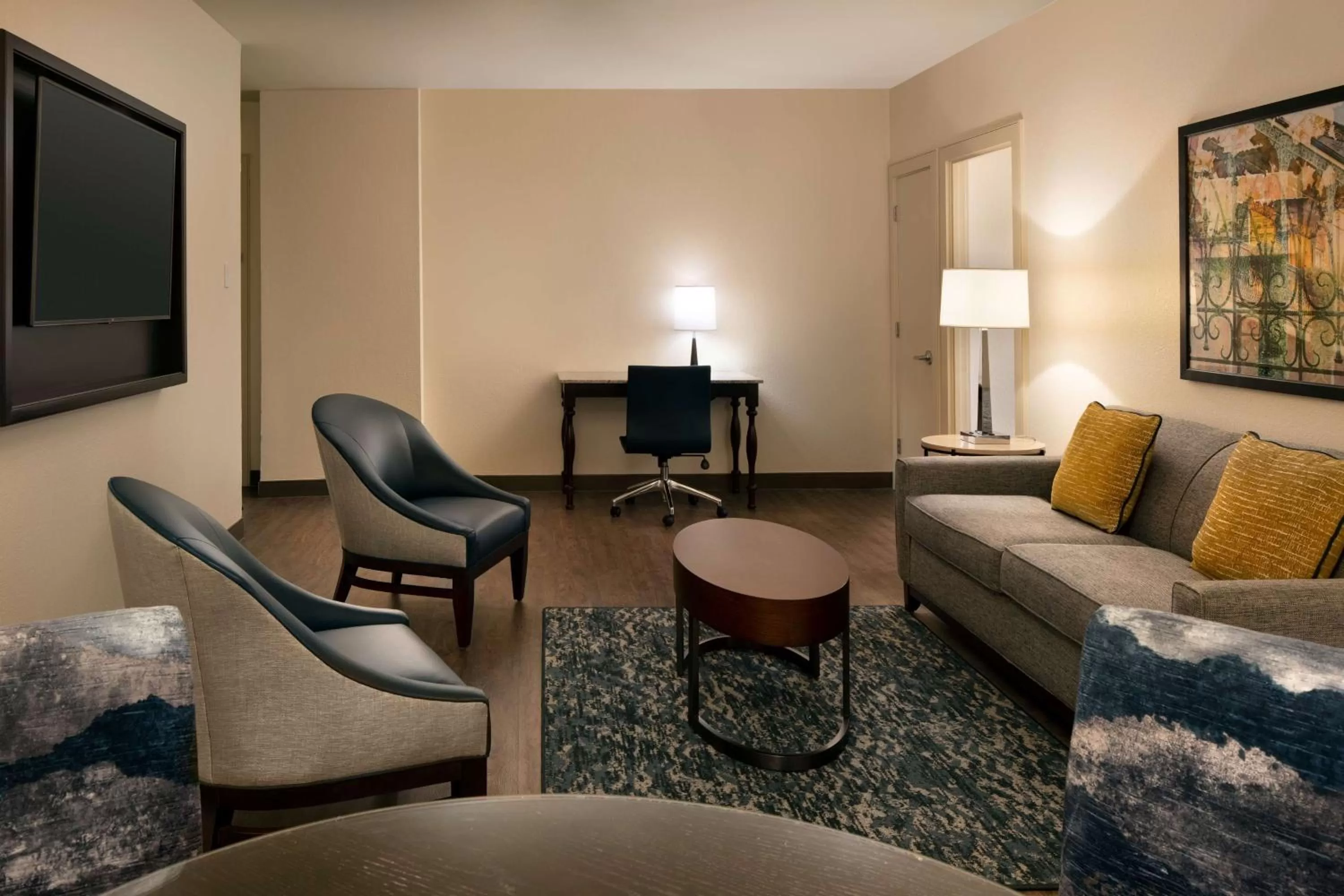 King Suite in Embassy Suites by Hilton New Orleans Convention Center