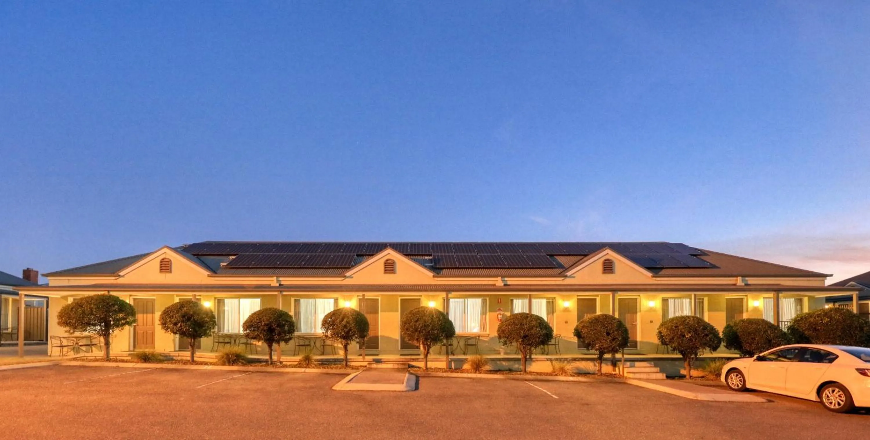 Property building in Bridges on Meninya Motel & Apartments