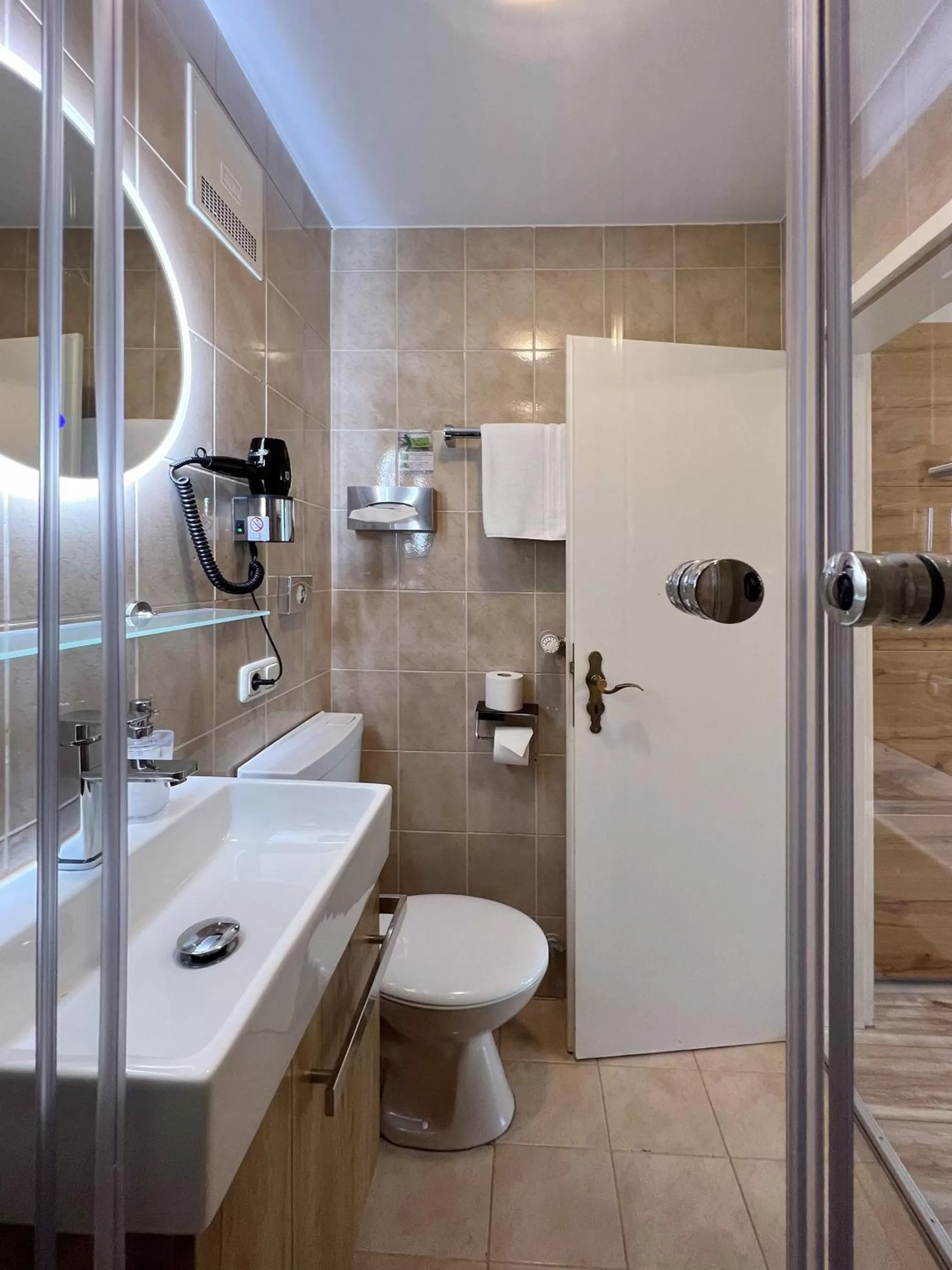 Bathroom in Sieben Zimmer am See