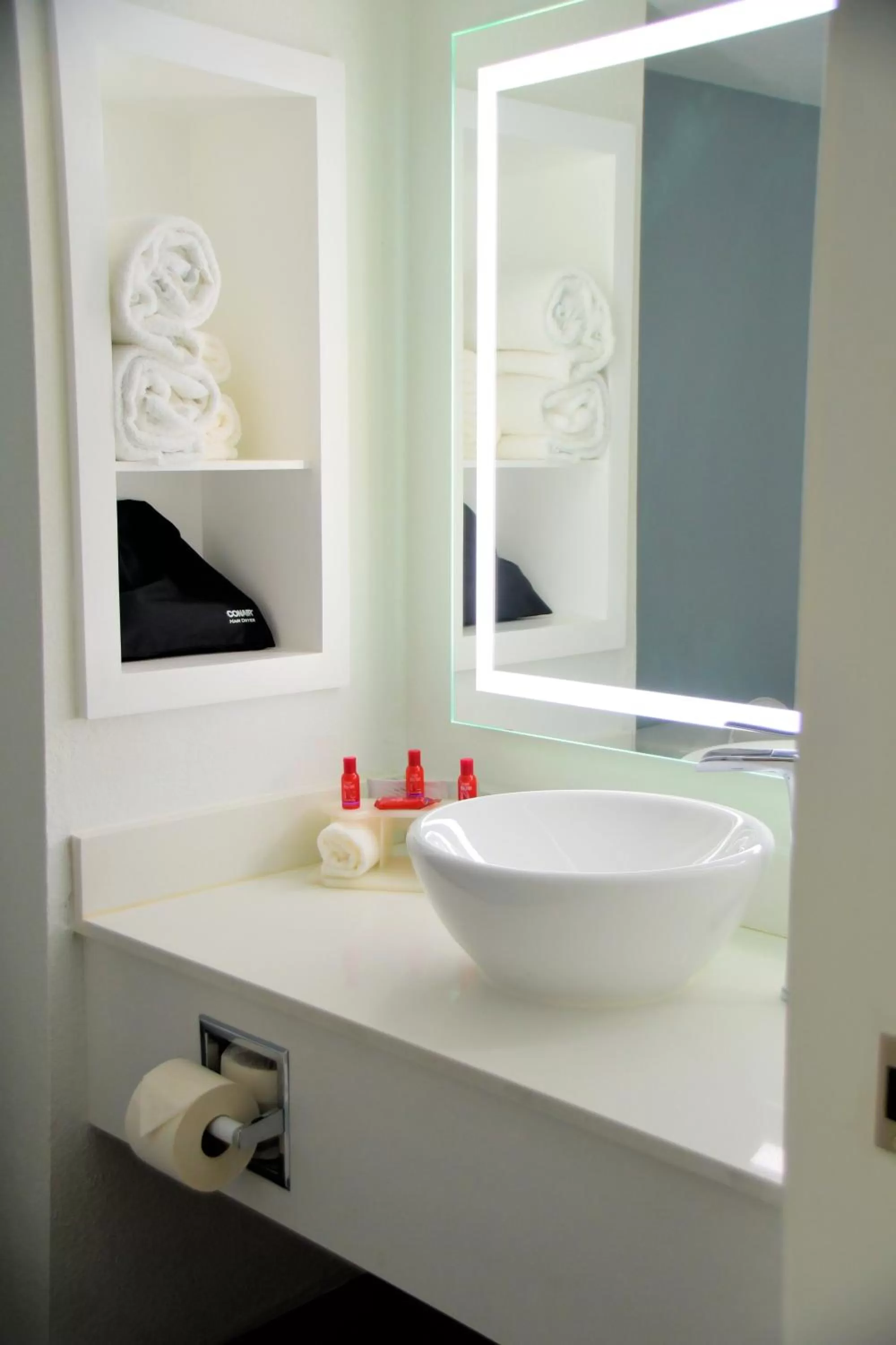 Bathroom in Clarion Pointe Jacksonville near Camp Lejeune