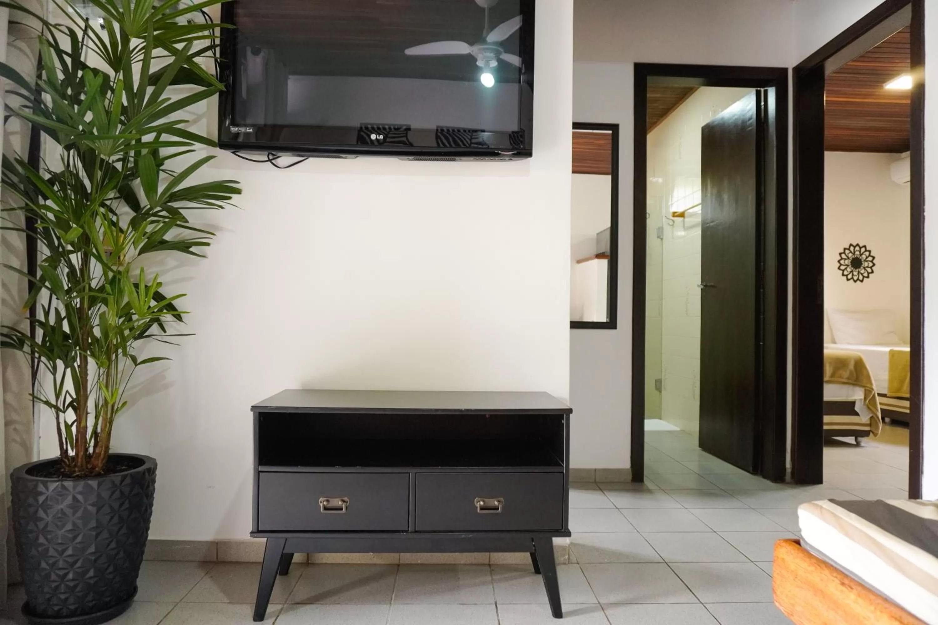 Decorative detail, TV/Entertainment Center in Pousada Dunasol Floripa