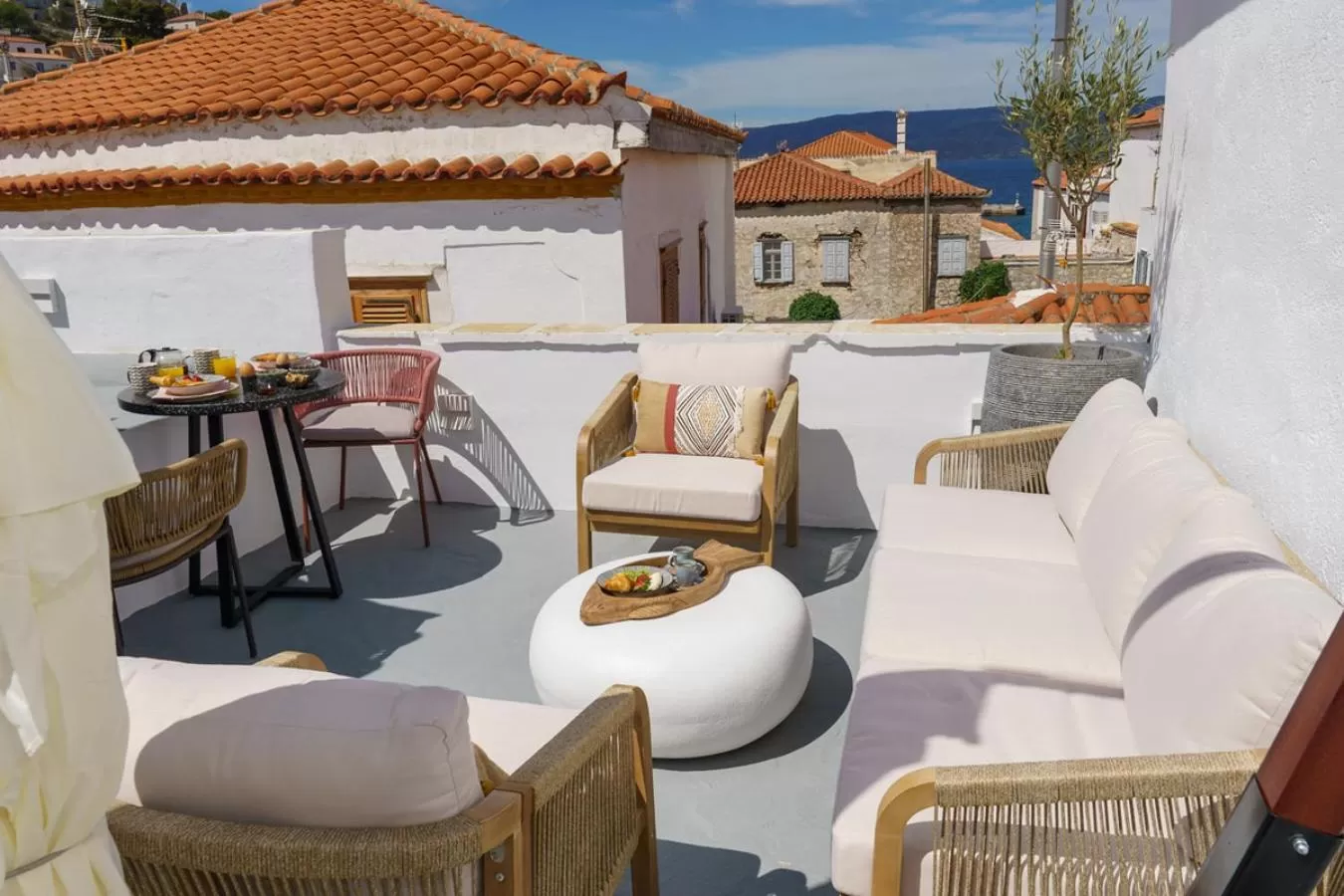 Patio in La Vie Hydra Luxury Suites