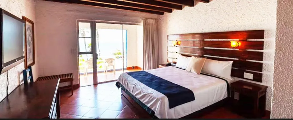 Bedroom, Bed in Las Rocas Resort & Spa
