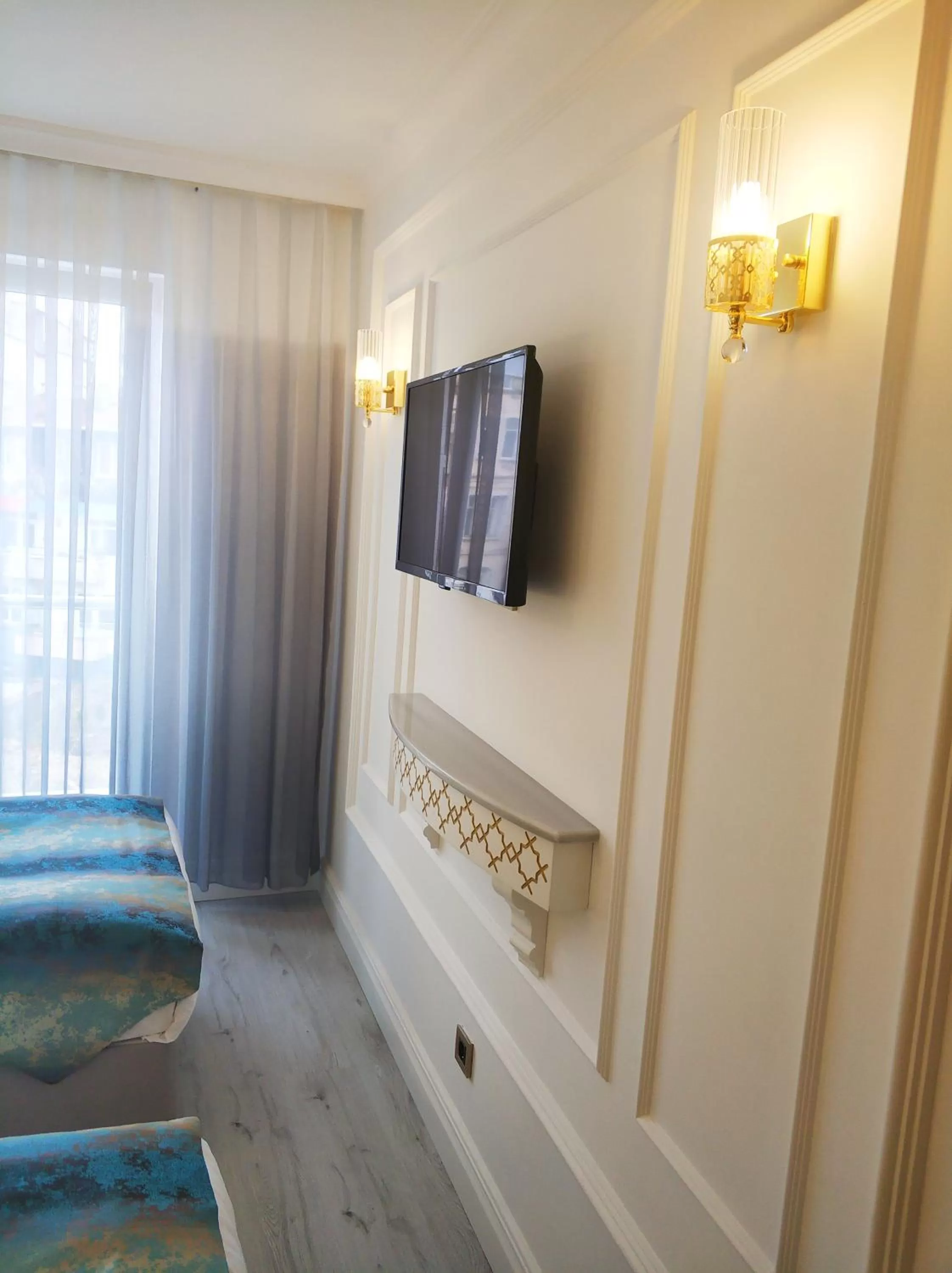 TV/Entertainment Center in Ligos