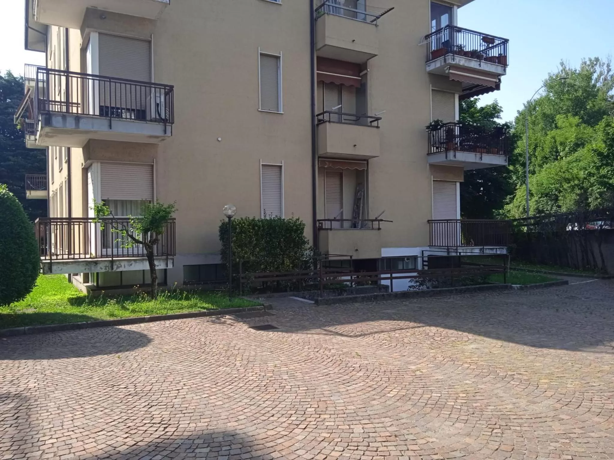 Property Building in Como 3 B&B