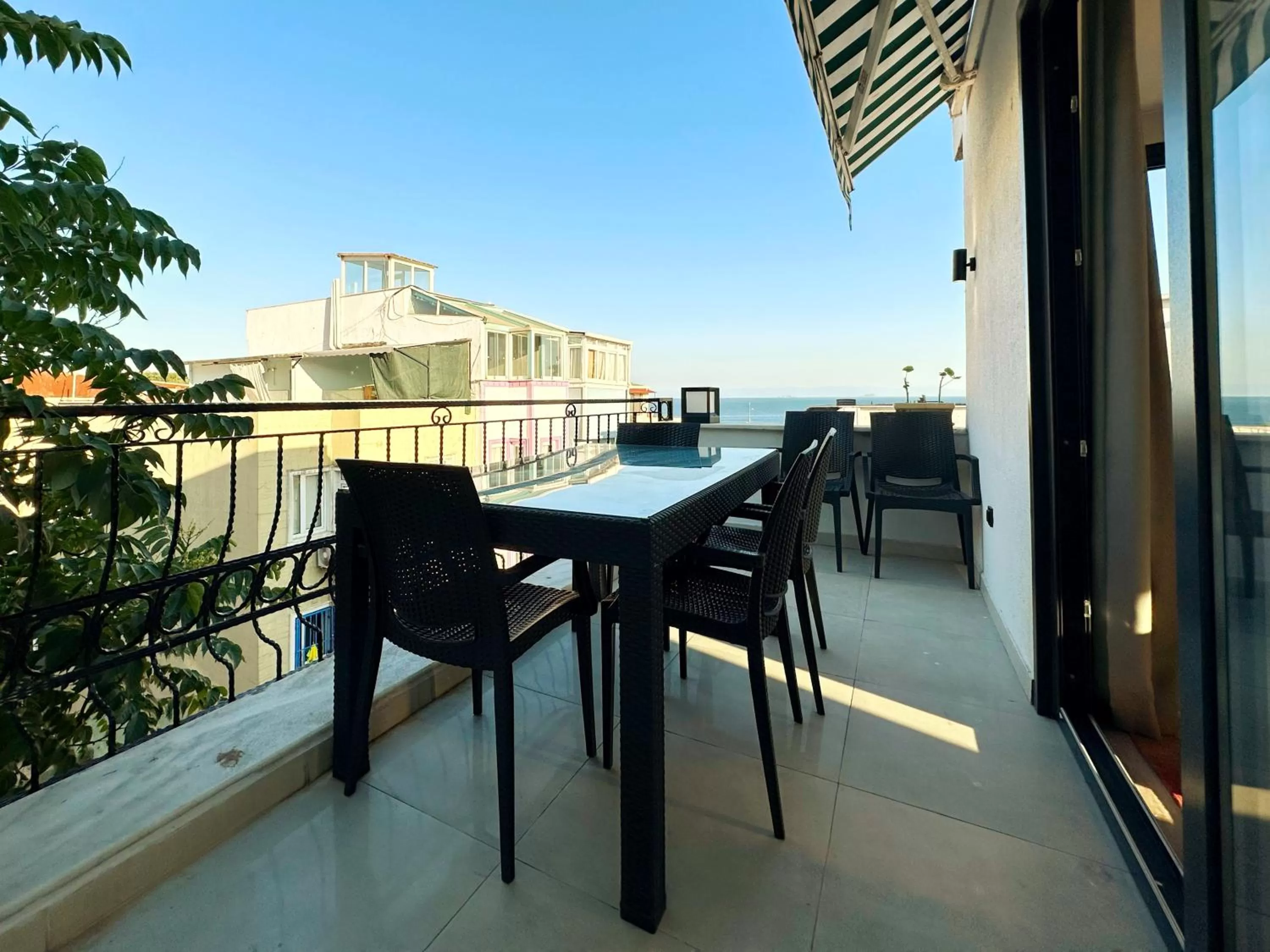 Patio in Sultan Pier Hotel