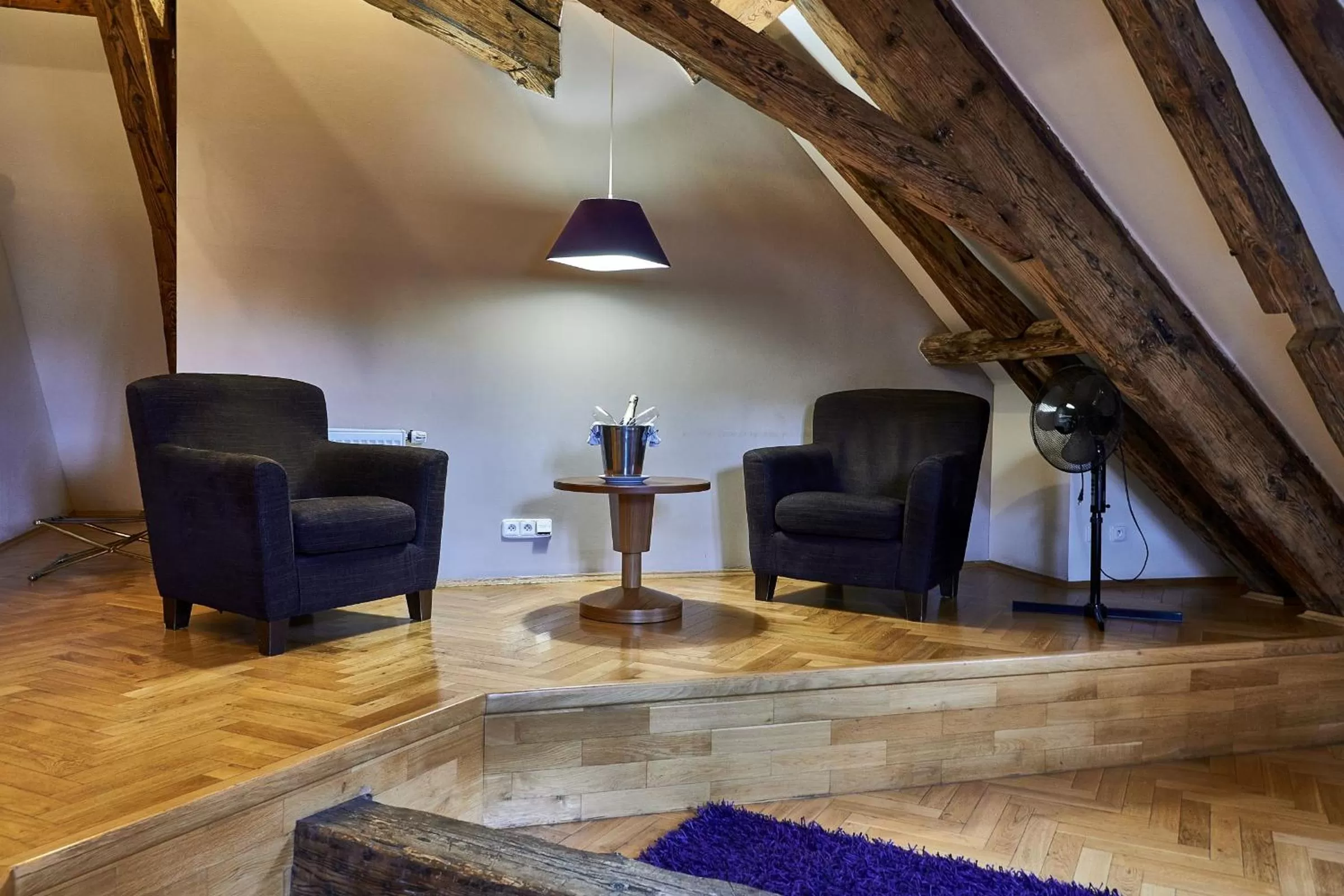 Seating area in Three Golden Crowns Apartments