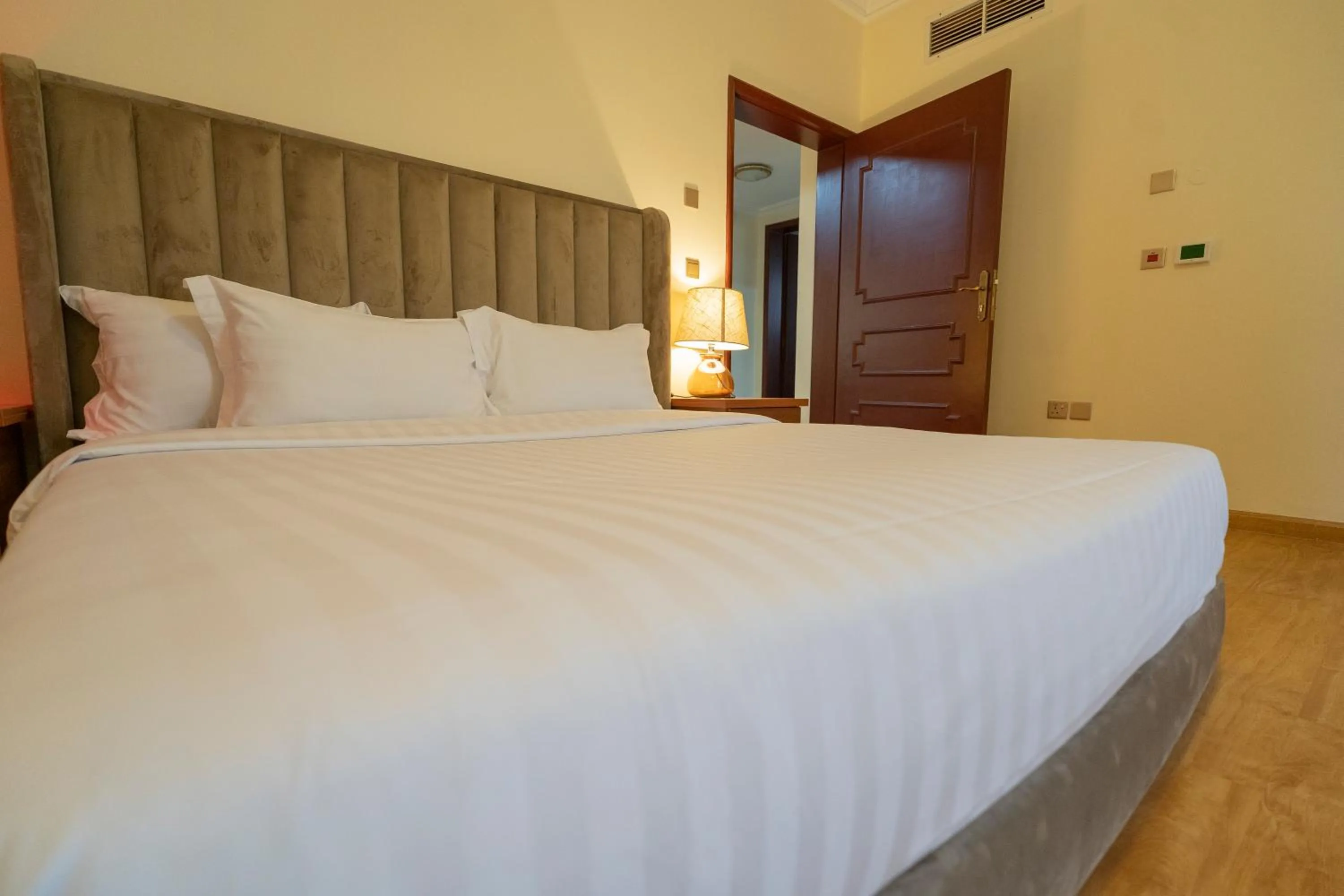 Bedroom, Bed in Majestic Hotel