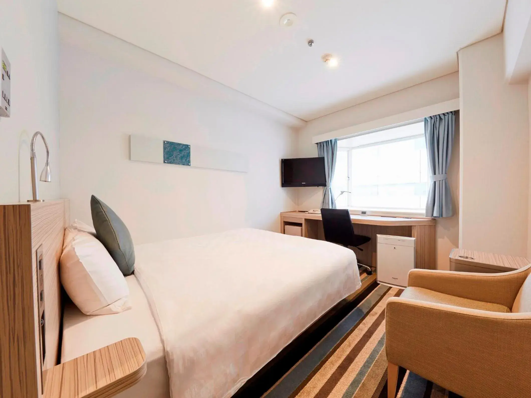 Small Double Room with Lounge Access & Complimentary Light Breakfast - Non-Smoking in Shinagawa Prince Hotel N Tower Small Double Room with Lounge Access & Complimentary Light Breakfast - Non-Smoking in Shinagawa Prince Hotel N Tower