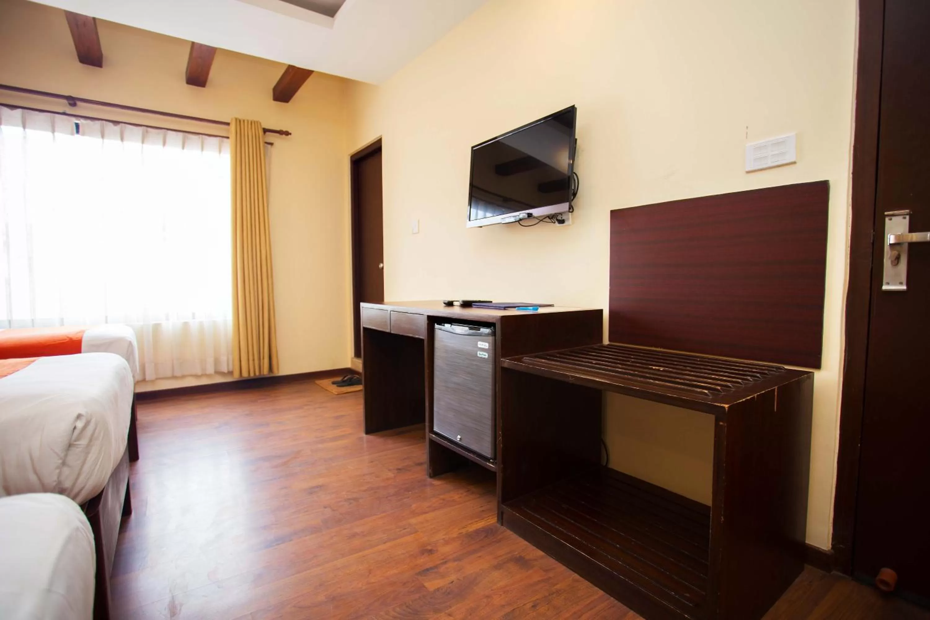 TV and multimedia in Hotel Jay Suites