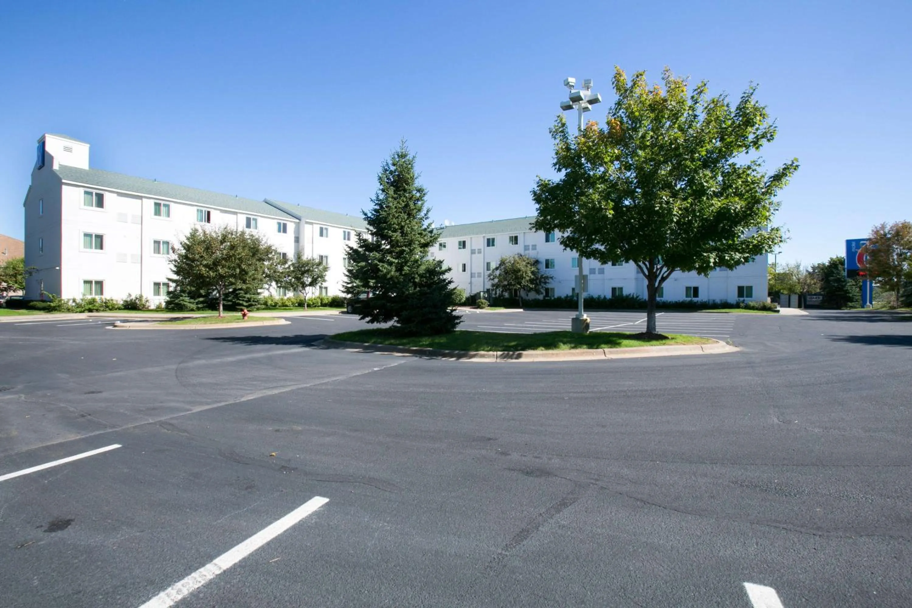 Property building in Motel 6-Brooklyn Center, MN - Minneapolis
