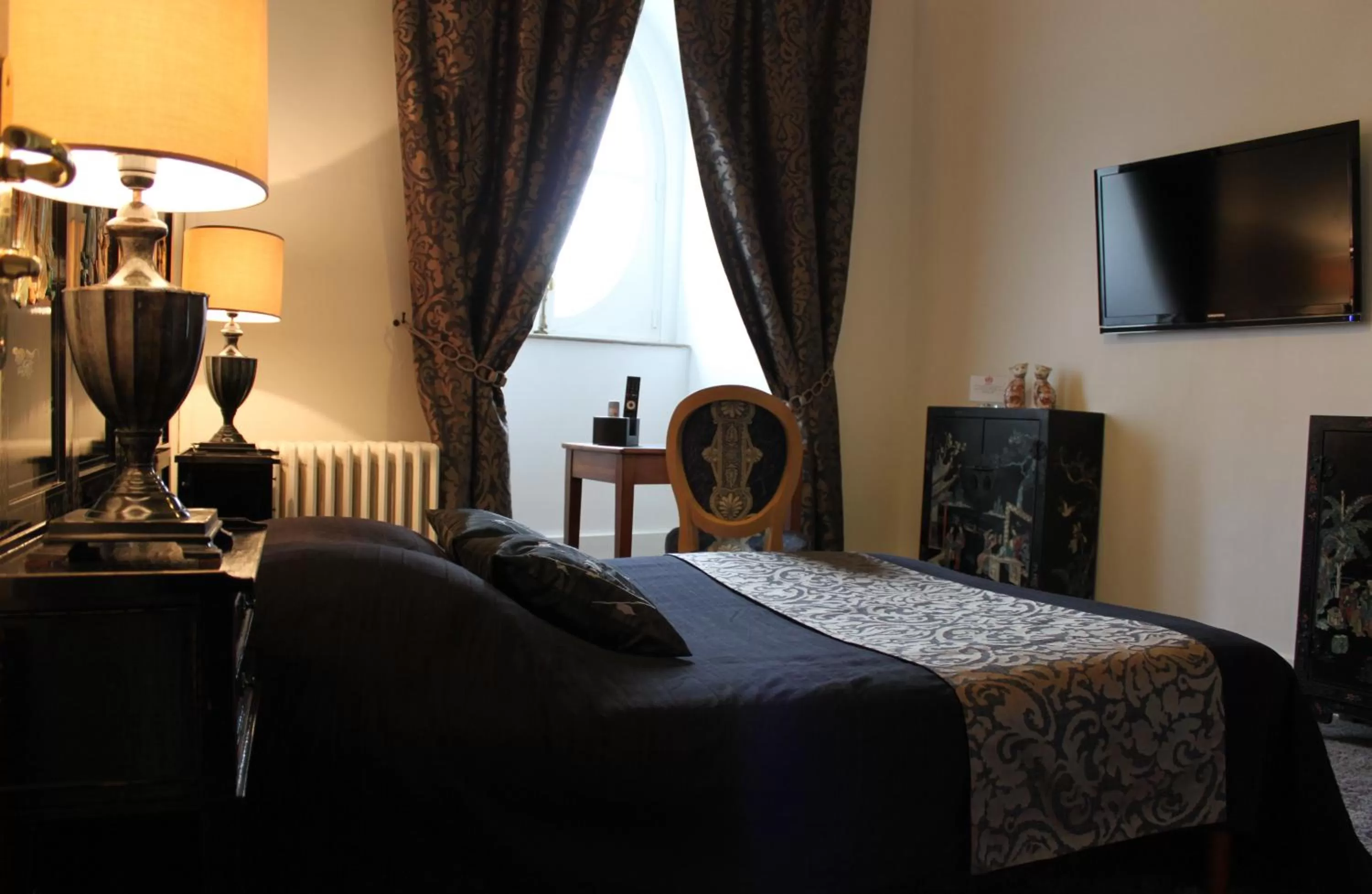 Photo of the whole room, Bed in Résidence et Chambres d'Hôtes de La Porte d'Arras