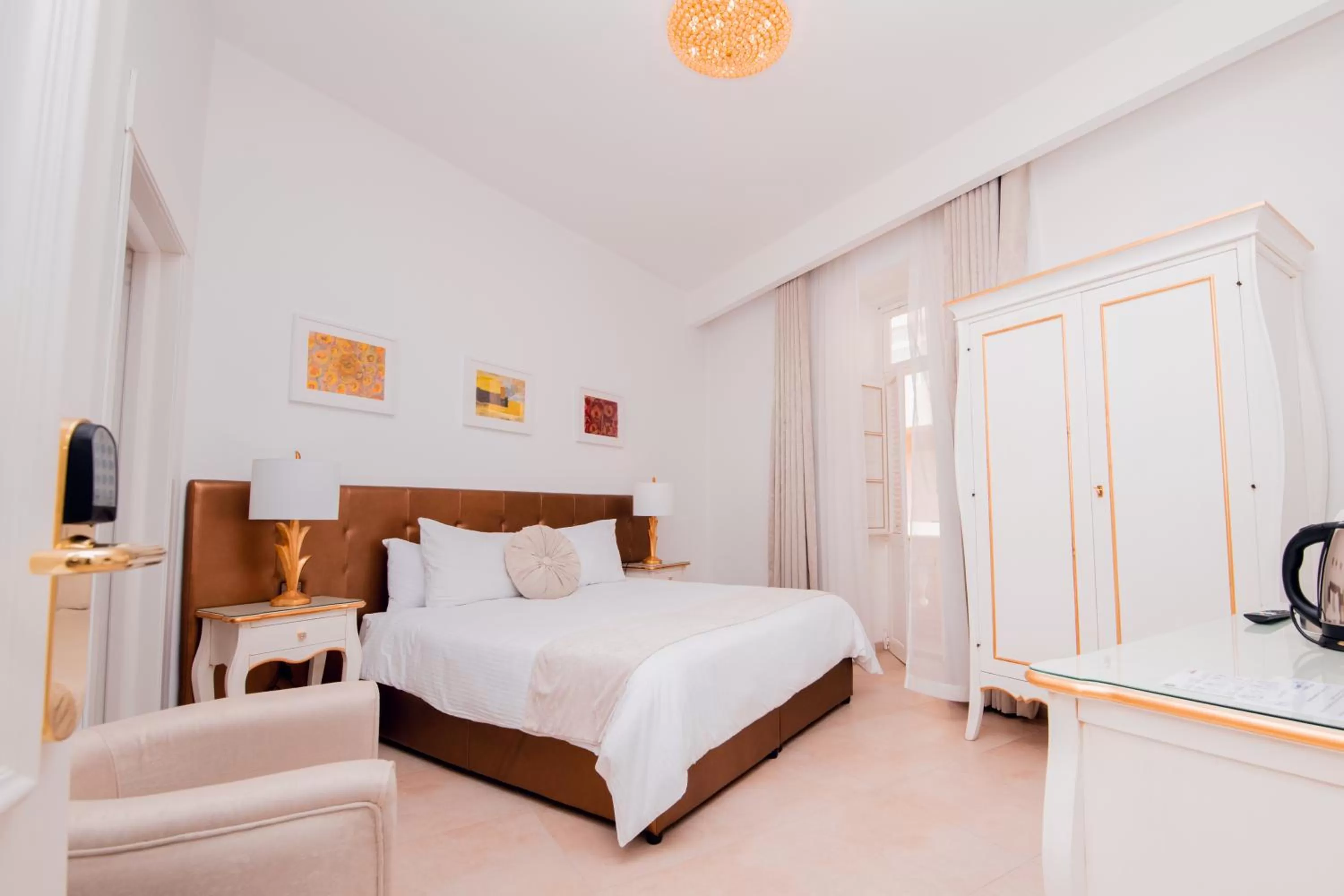 Bed in Giorgio Boutique Hotel