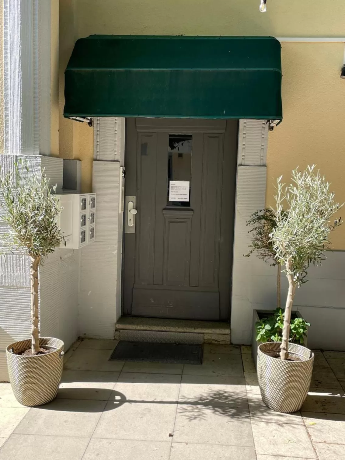 Property building in AUERSTEIN-Hotels auerstein & auerstein-mono