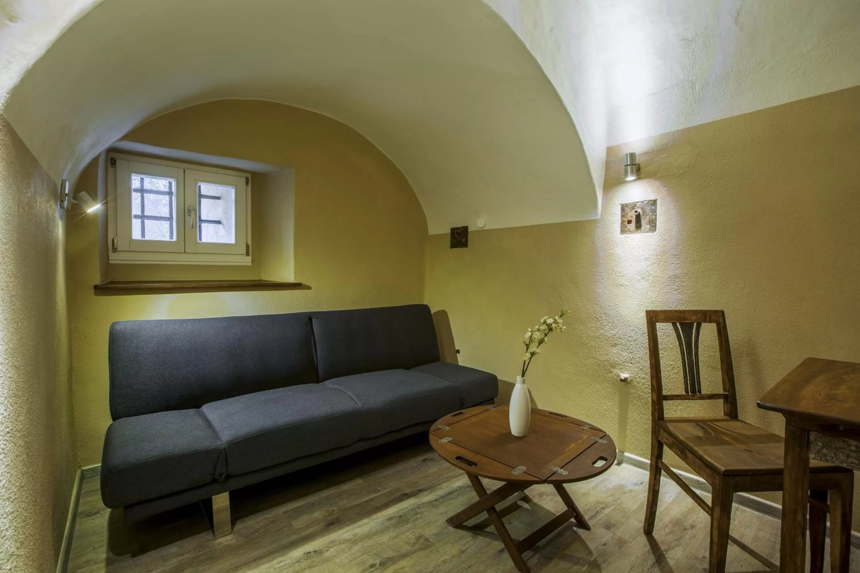 Photo of the whole room in Knast-Hotel Fronfeste