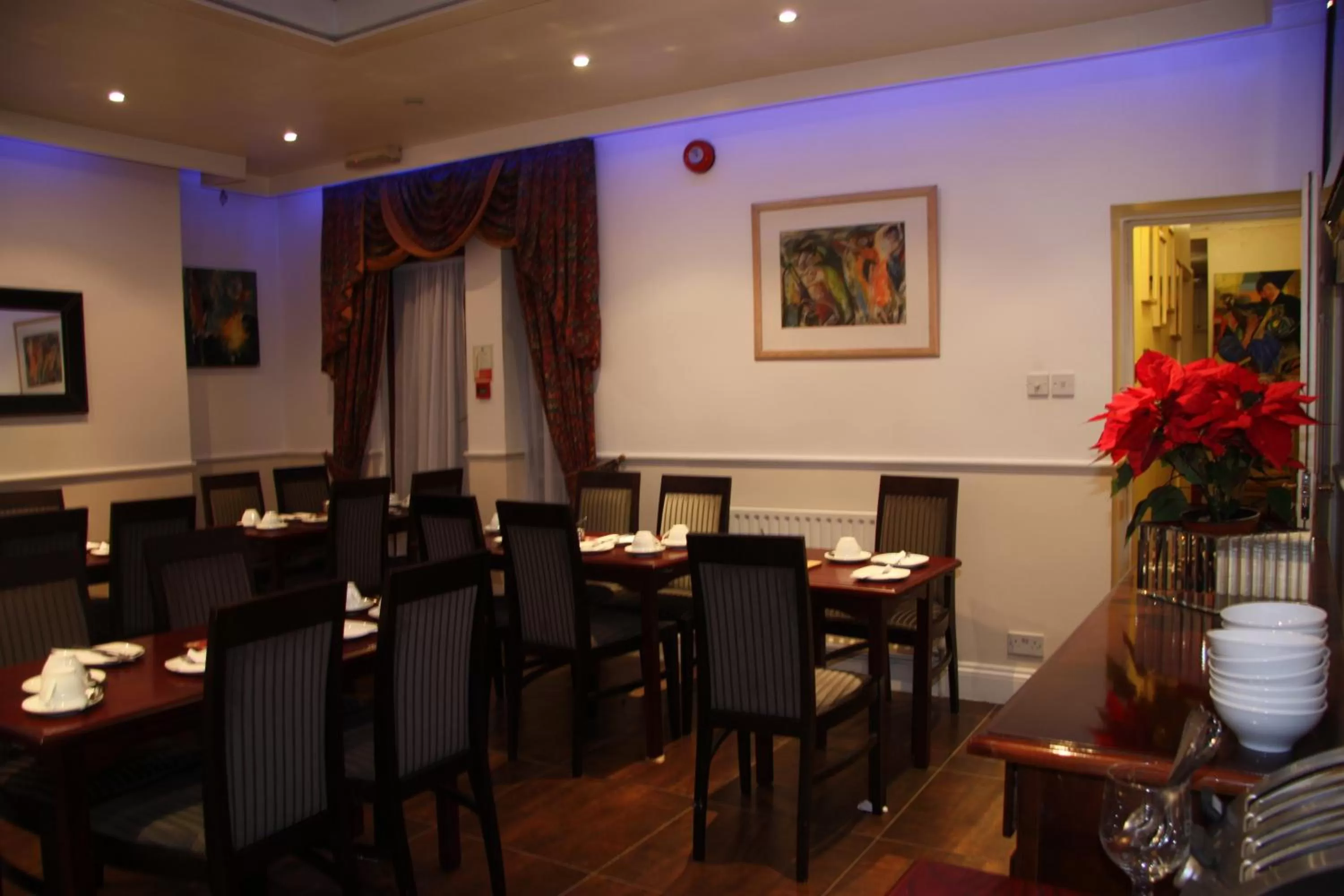 Restaurant/places to eat in Admiral Hotel at Park Avenue