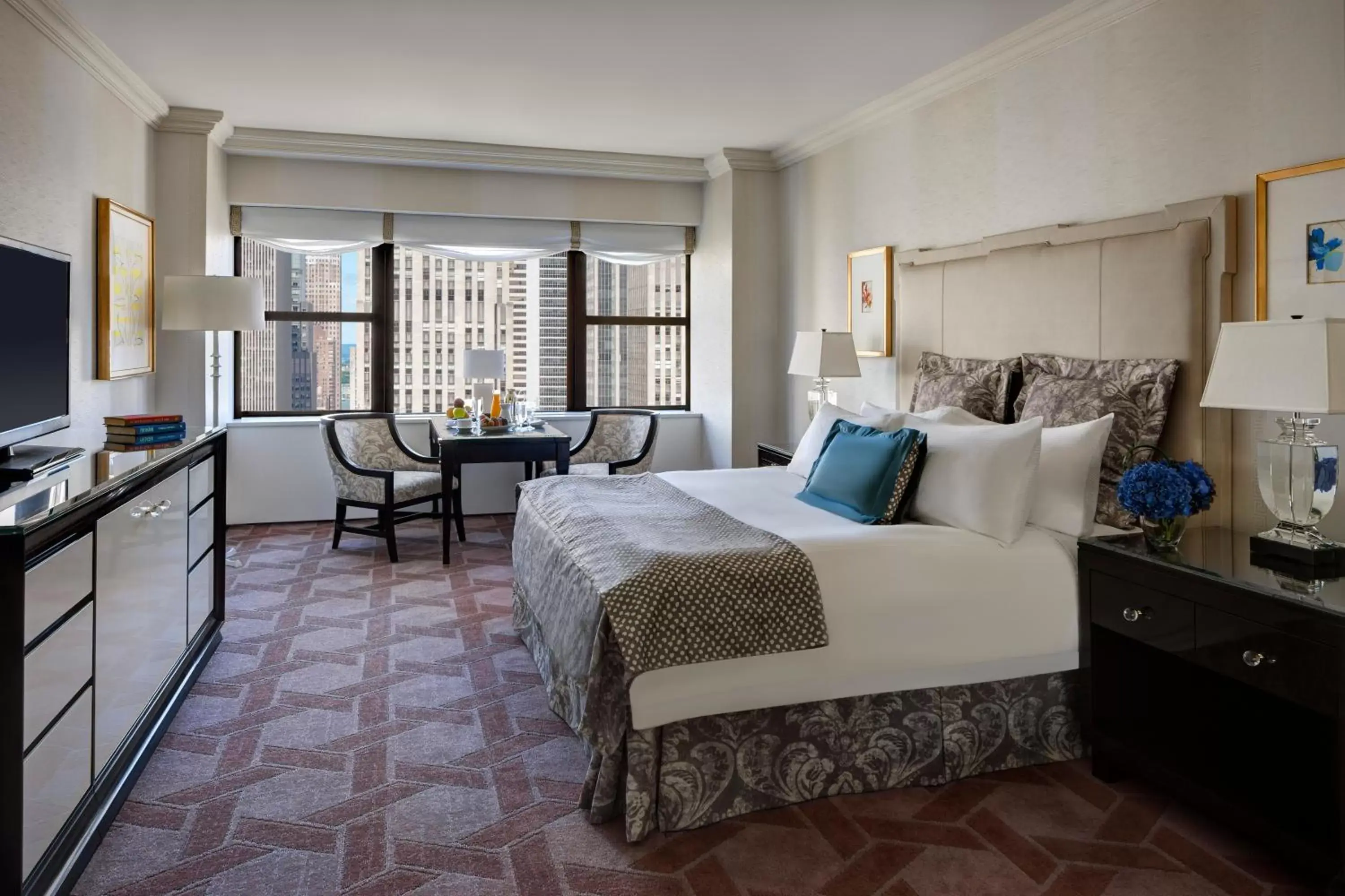 Premier Skyline View Room with King Bed in Lotte New York Palace Premier Skyline View Room with King Bed in Lotte New York Palace