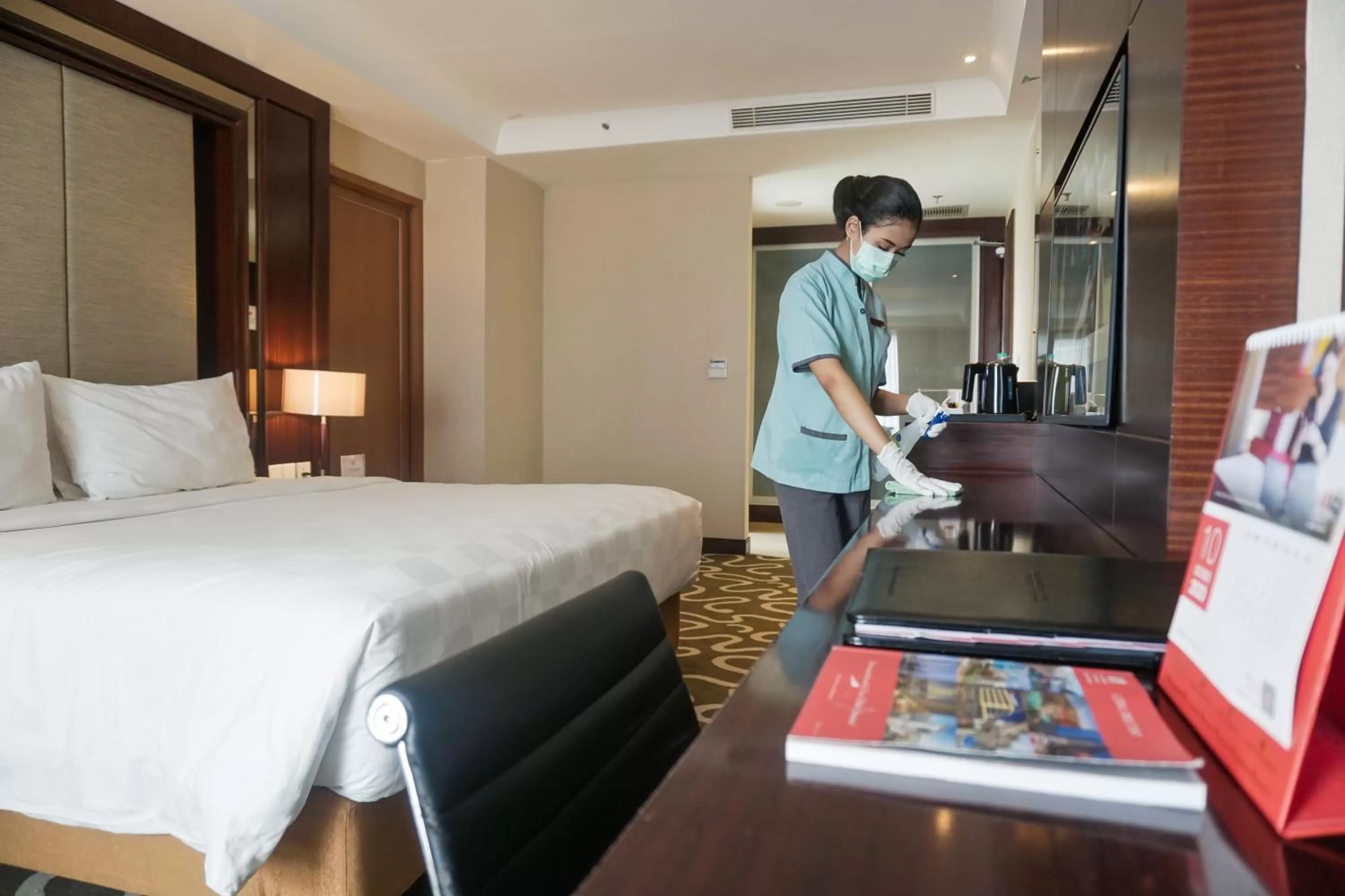 Staff, Bed in Swiss-Belhotel Serpong