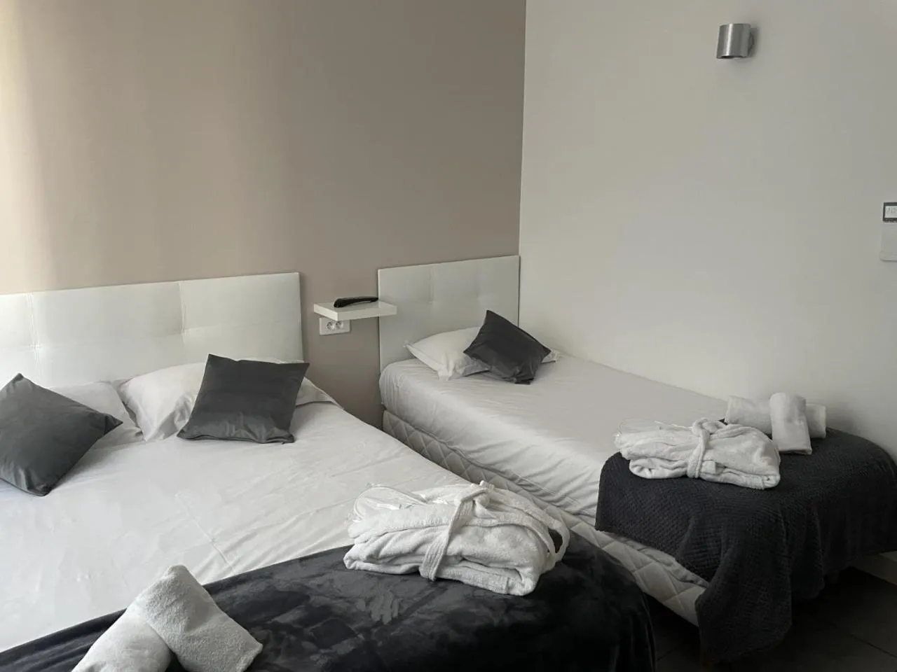 Photo of the whole room, Bed in Hôtel Anna Livia