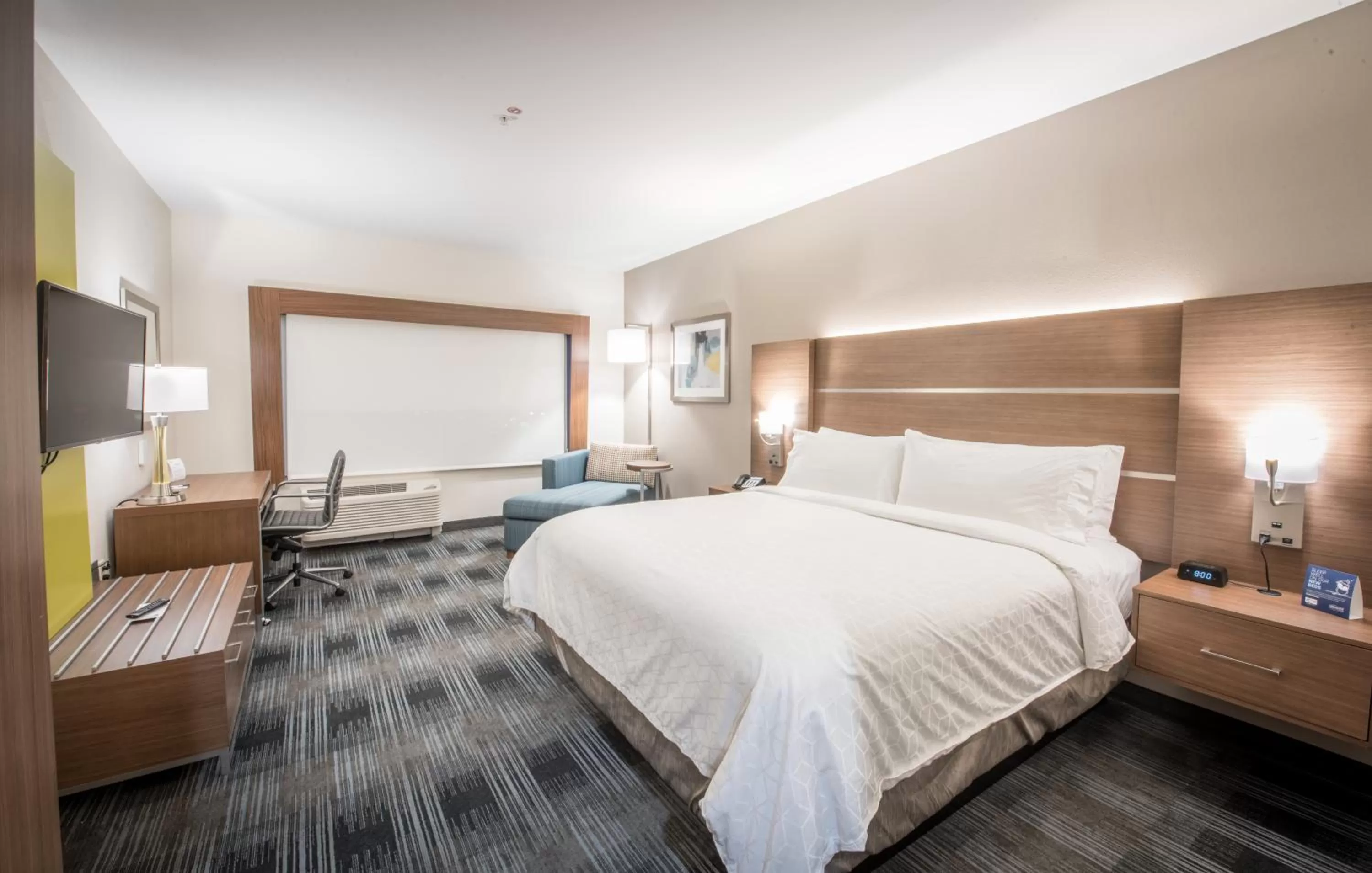 Standard Queen Room with Two Queen Beds and Tub - Mobility/Communications Accessible in Holiday Inn Express & Suites - Houston Westchase - Westheimer by IHG