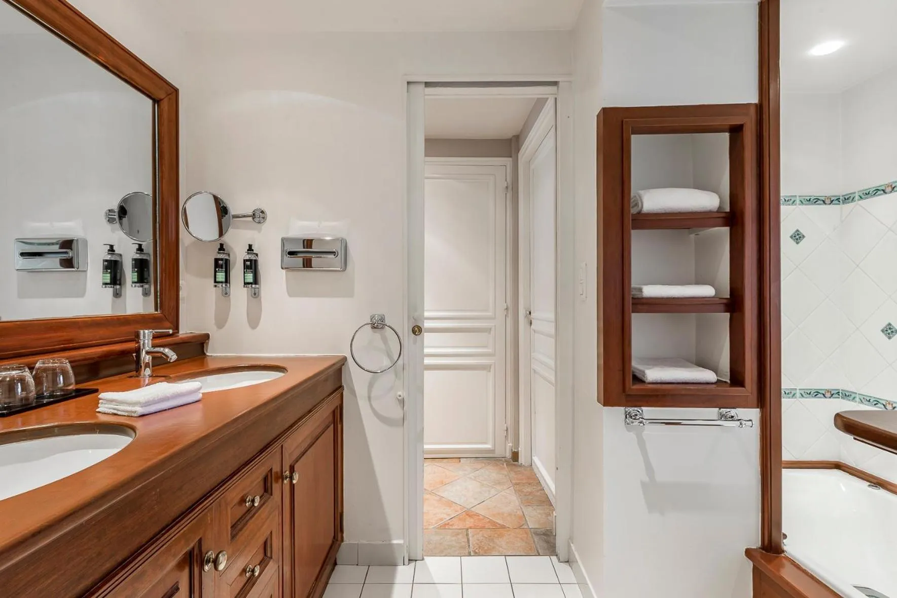 Shower in Hôtel la Magnaneraie