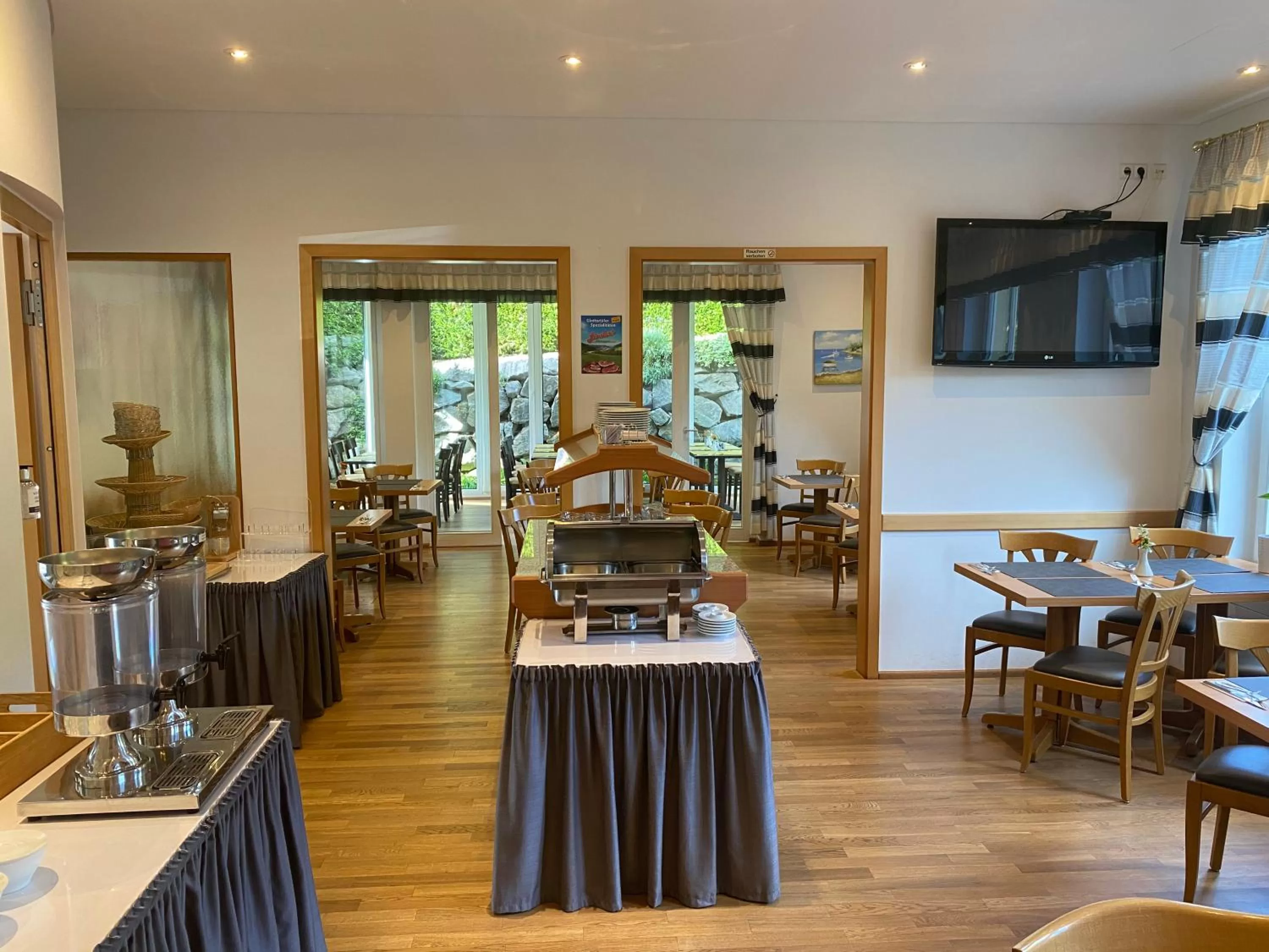 Restaurant/places to eat in Hotel Classic