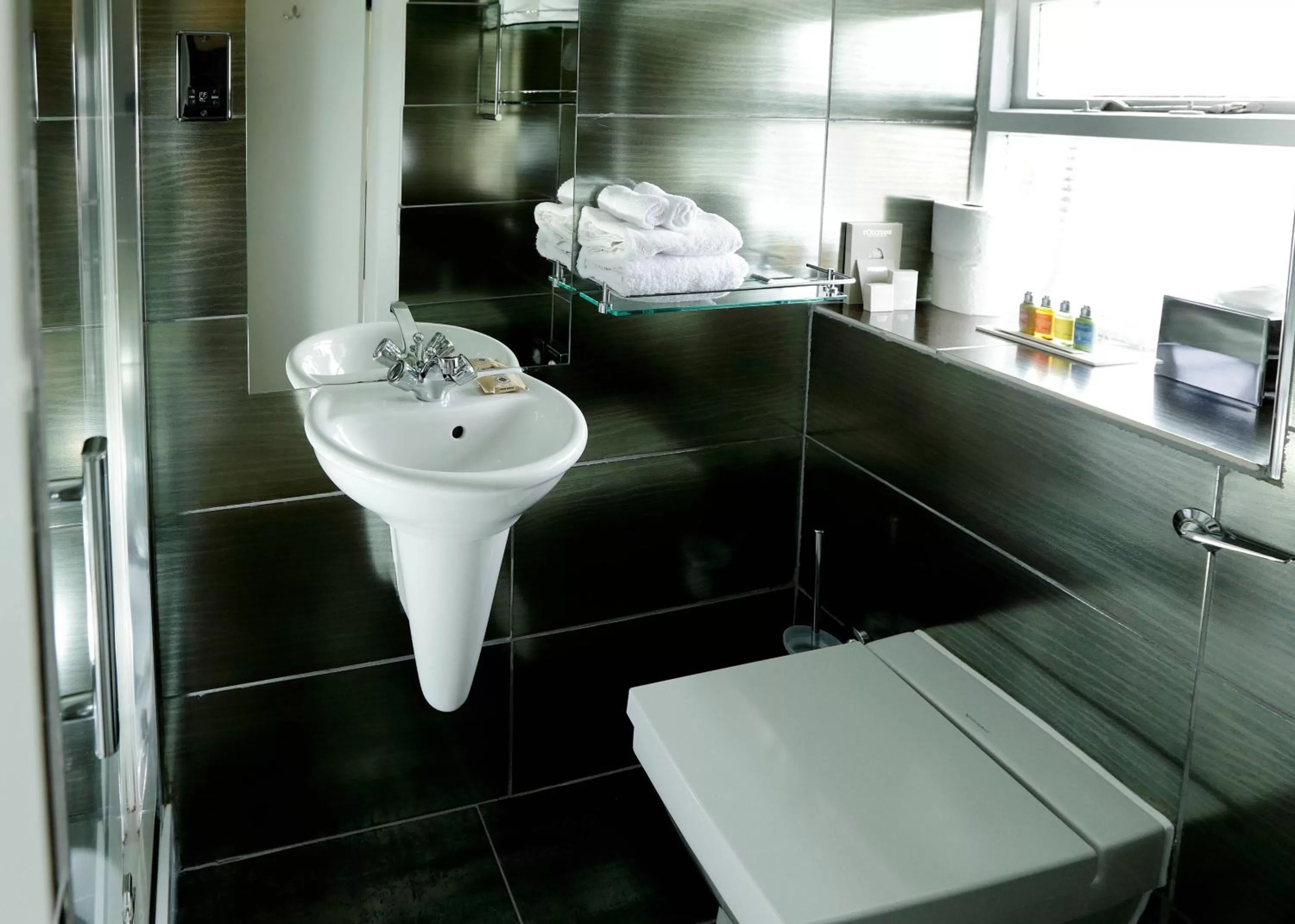 Toilet in Nira Caledonia