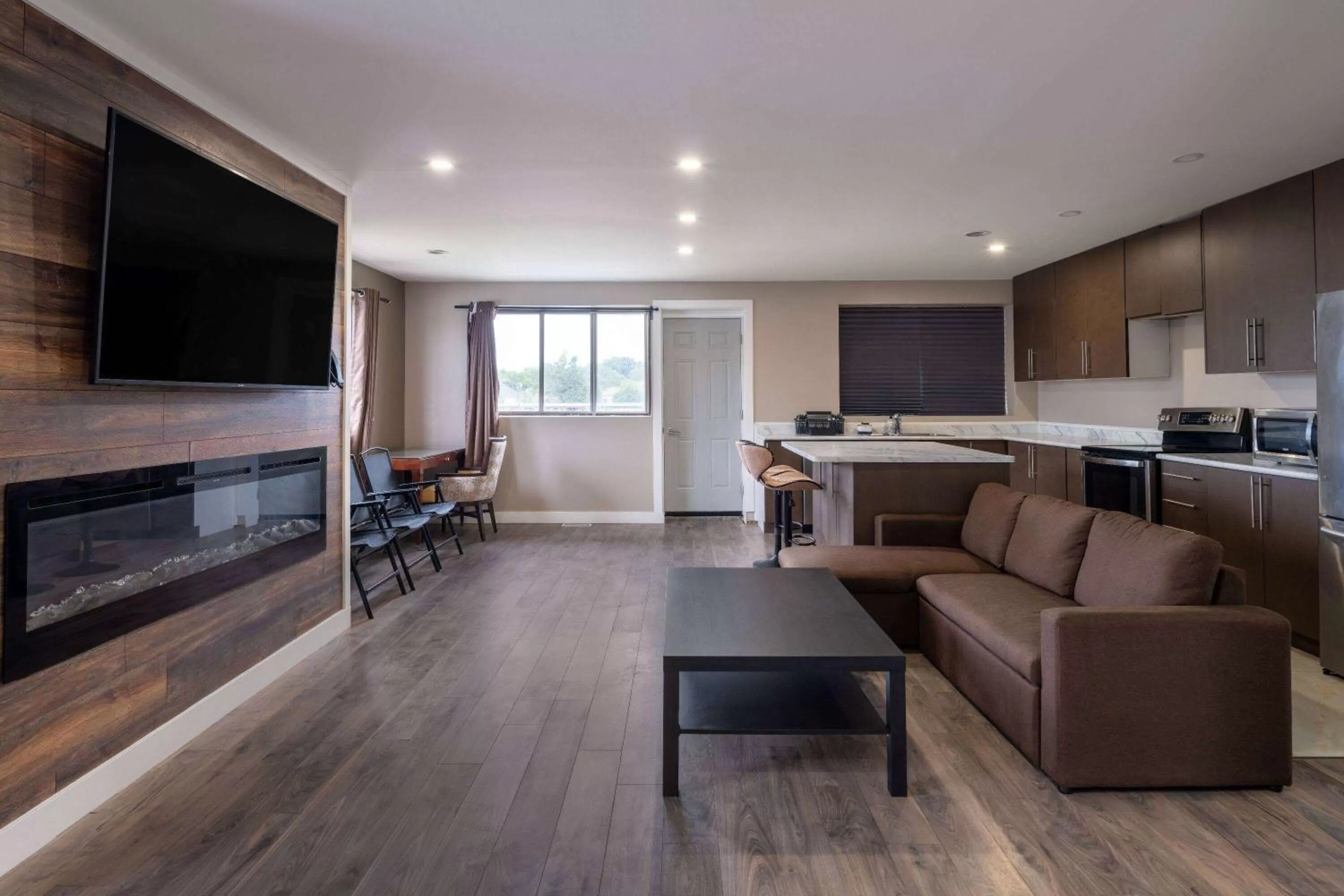 Bed in Super 8 by Wyndham Niagara Falls ON